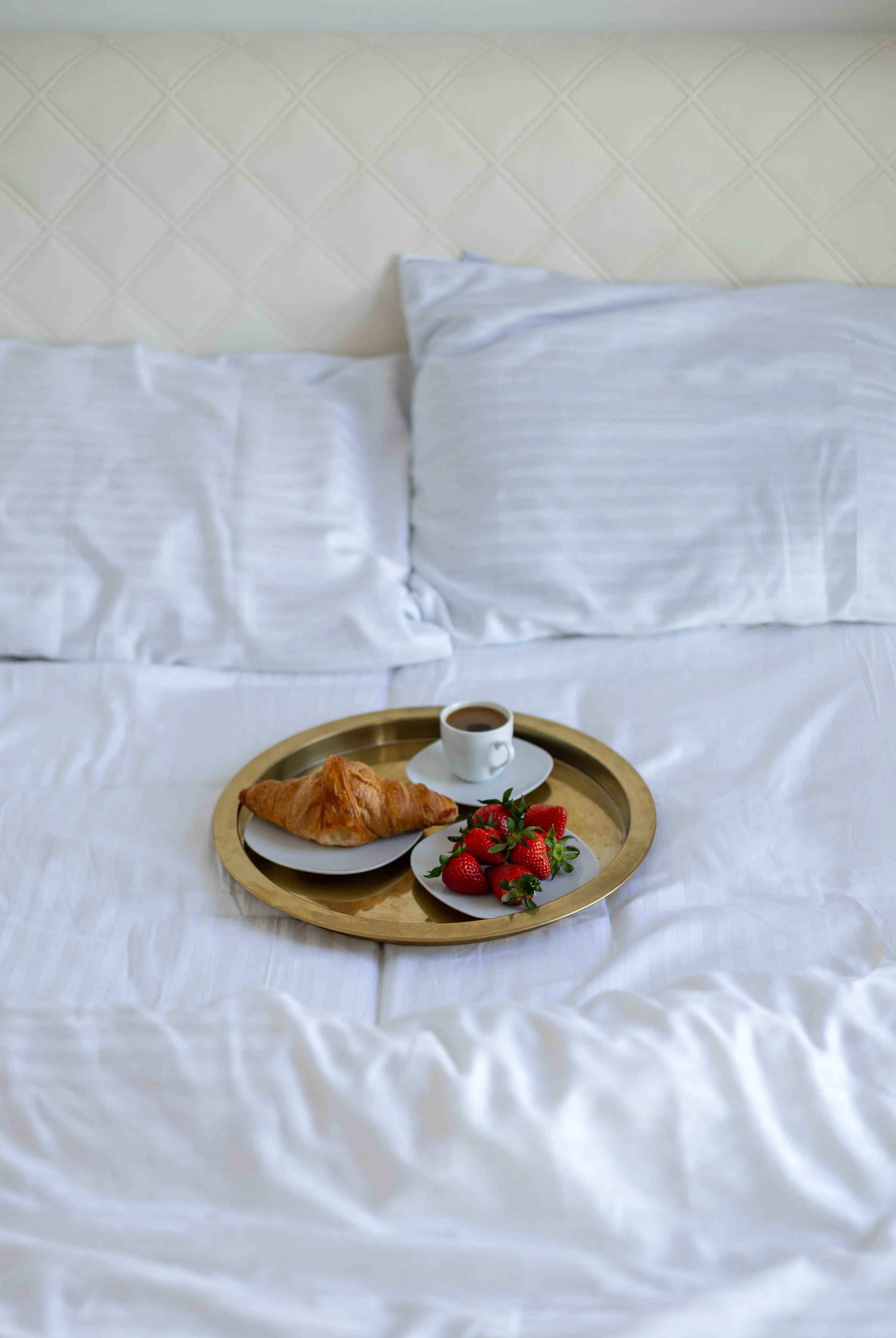 Pościel Satynowa w Paski – Biała, 100% Bawełna Turecka, 140g, Luksus Hotelowy