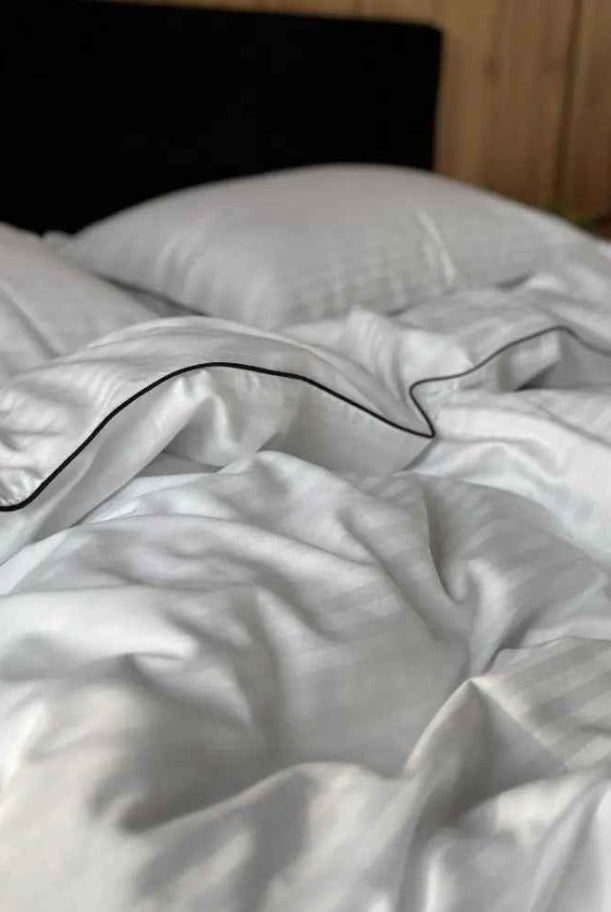 Literie en Satin Mercerisé Bordure Rayée Noire – Blanc, 100% Coton Turc, 140 g/m², Collection Premium