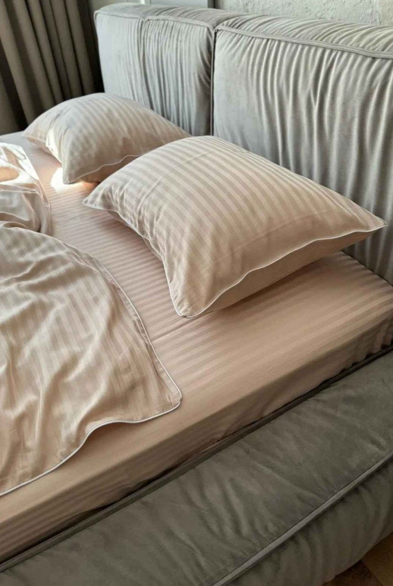 Literie en Satin Mercerisé - Rayé Nude avec Bordure Blanche, 100% Coton Turc, 140 g/m², Collection Premium