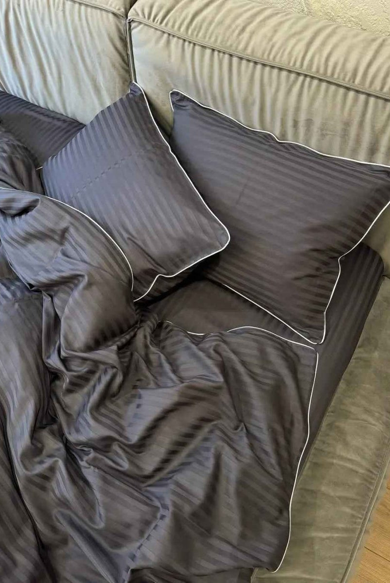 Literie en Satin Mercerisé – Graphite Clair avec Bordure Blanche, 100% Coton Turc, 140 g/m², Collection Premium