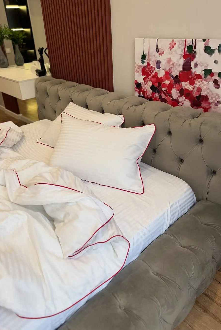 Pościel z Merceryzowanej Satyny z Czerwoną Lamówką w Pasy – Biała, 100% Bawełna Turecka, 140 g/m², Kolekcja Premium