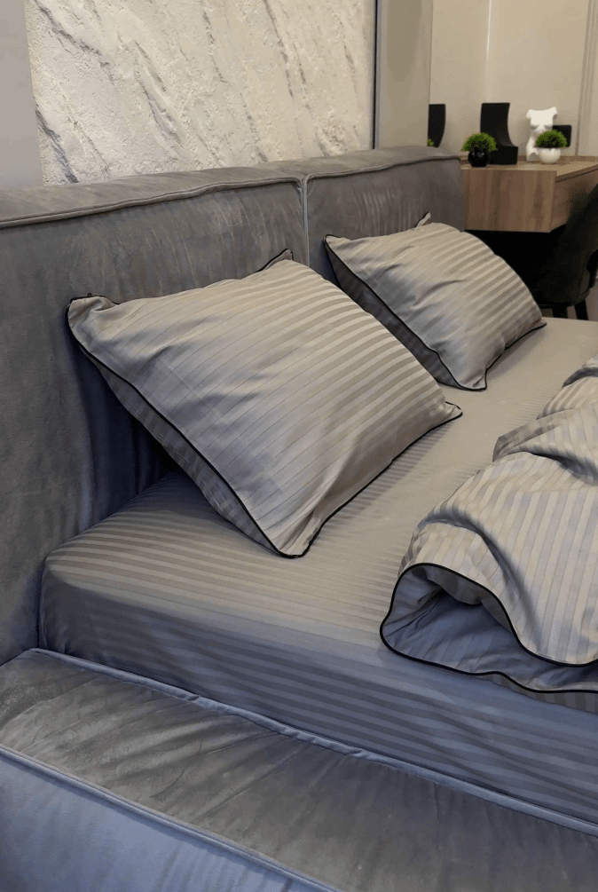 Literie en Satin Mercerisé – Graphite Clair avec Bordure Noire, 100% Coton Turc, 140 g/m², Collection Premium