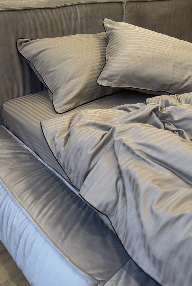 Mercerized Satin Bedding – Light Graphite with Black Trim, 100% Turkish Cotton, 140 g/m², Premium Collection