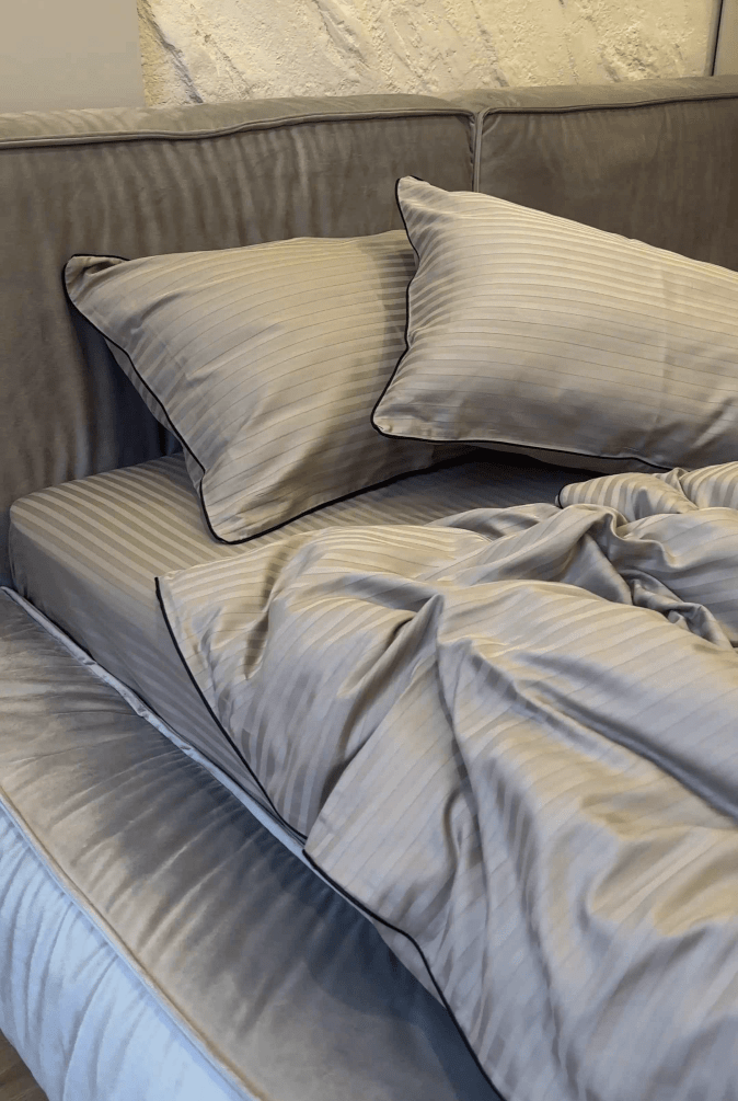 Literie en Satin Mercerisé – Graphite Clair avec Bordure Noire, 100% Coton Turc, 140 g/m², Collection Premium