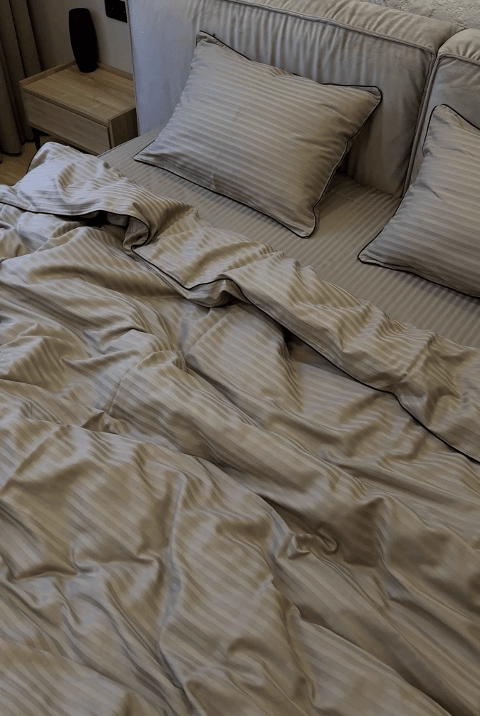 Mercerized Satin Bedding – Light Graphite with Black Trim, 100% Turkish Cotton, 140 g/m², Premium Collection