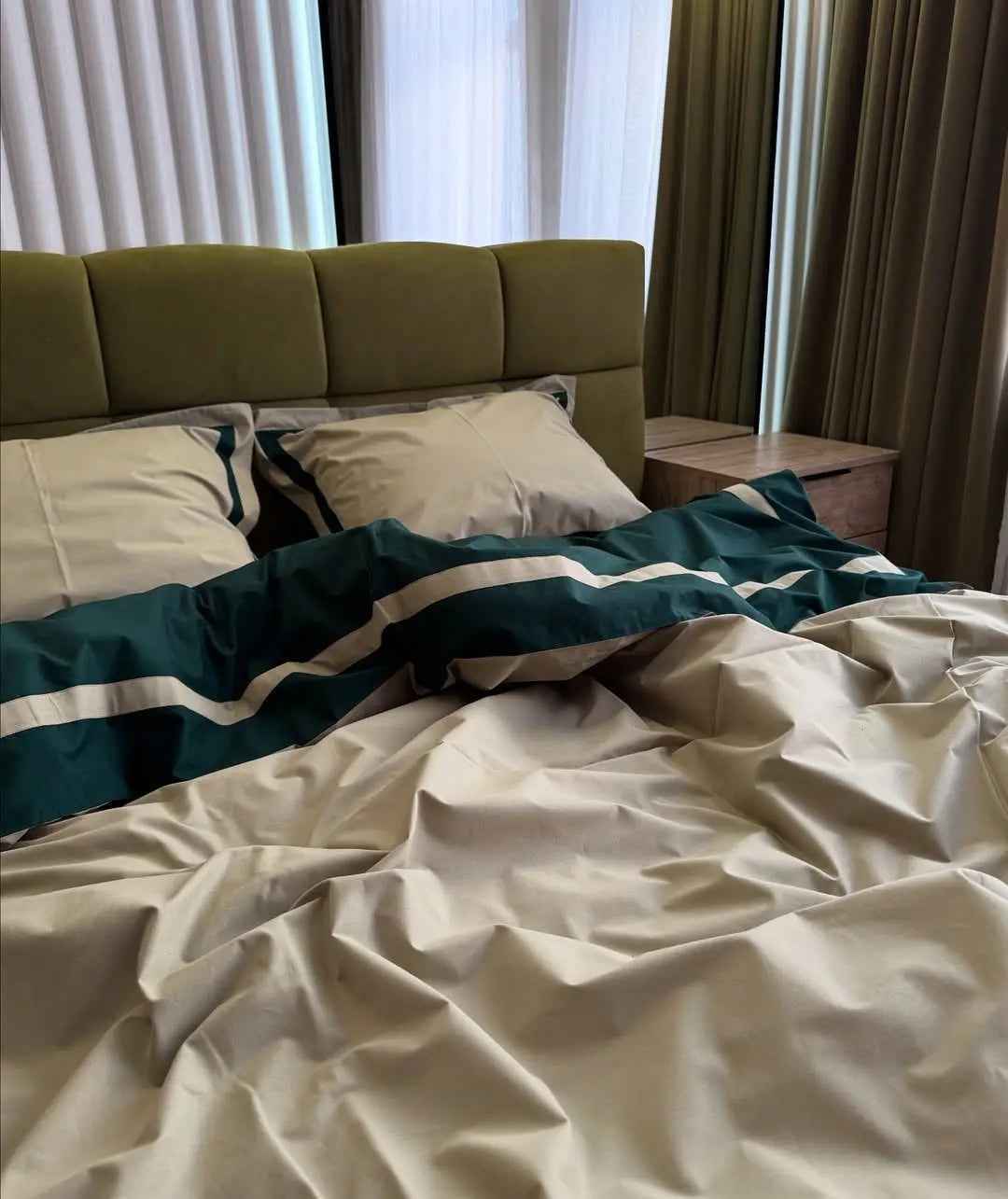 Mercerized Satin Cotton Bedding in Bottle Green & Champagne – 100% Turkish Cotton, 140 g/m², Oxford Finish