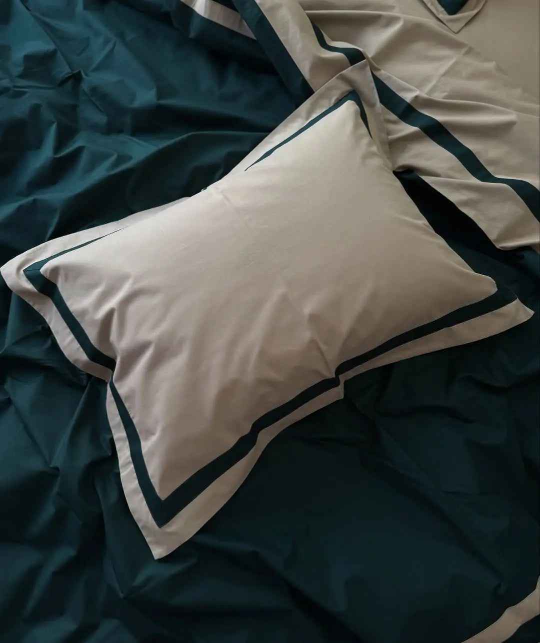 Mercerized Satin Cotton Bedding in Bottle Green & Champagne – 100% Turkish Cotton, 140 g/m², Oxford Finish