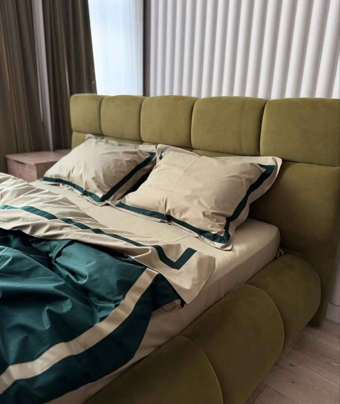 Mercerized Satin Cotton Bedding in Bottle Green & Champagne – 100% Turkish Cotton, 140 g/m², Oxford Finish