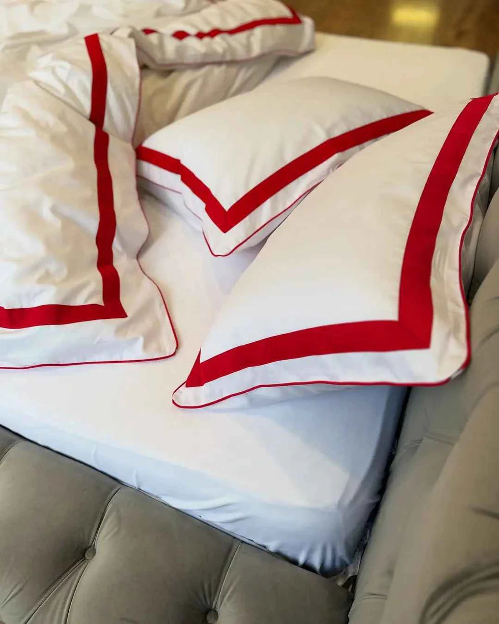 Mercerized Satin Cotton Bedding in Red & White – 100% Turkish Cotton, 140 g/m², Oxford Finish with Piping