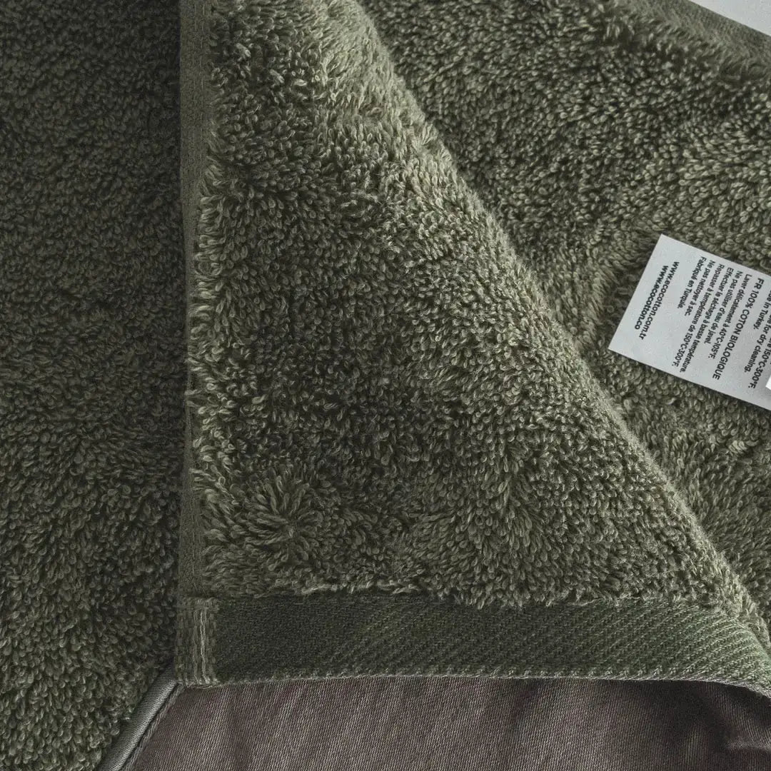 Farah  2-Piece Bath Towel Set Made from 100% Organic Cotton with Hand Embroidery – Green