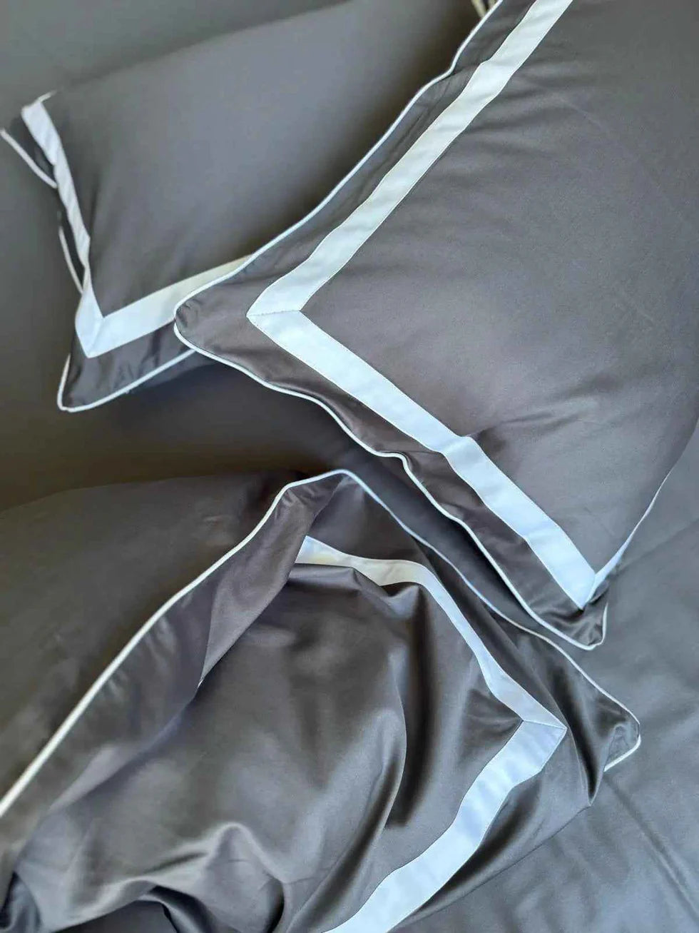 Mercerized Satin Cotton Bedding in Concrete Grey & White – 100% Turkish Cotton, 140 g/m², Oxford Finish with Piping