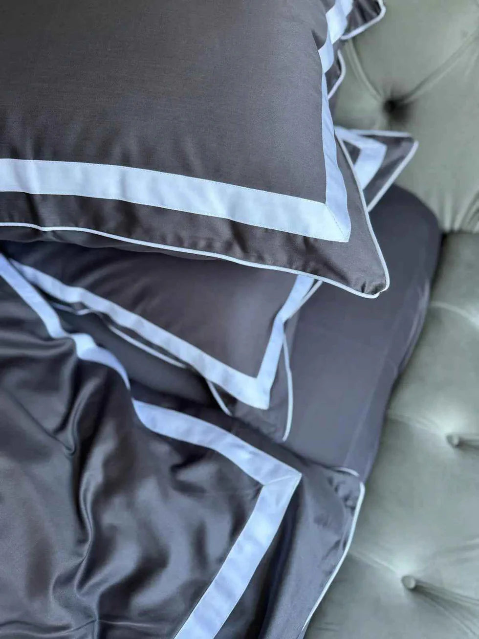 Mercerized Satin Cotton Bedding in Concrete Grey & White – 100% Turkish Cotton, 140 g/m², Oxford Finish with Piping