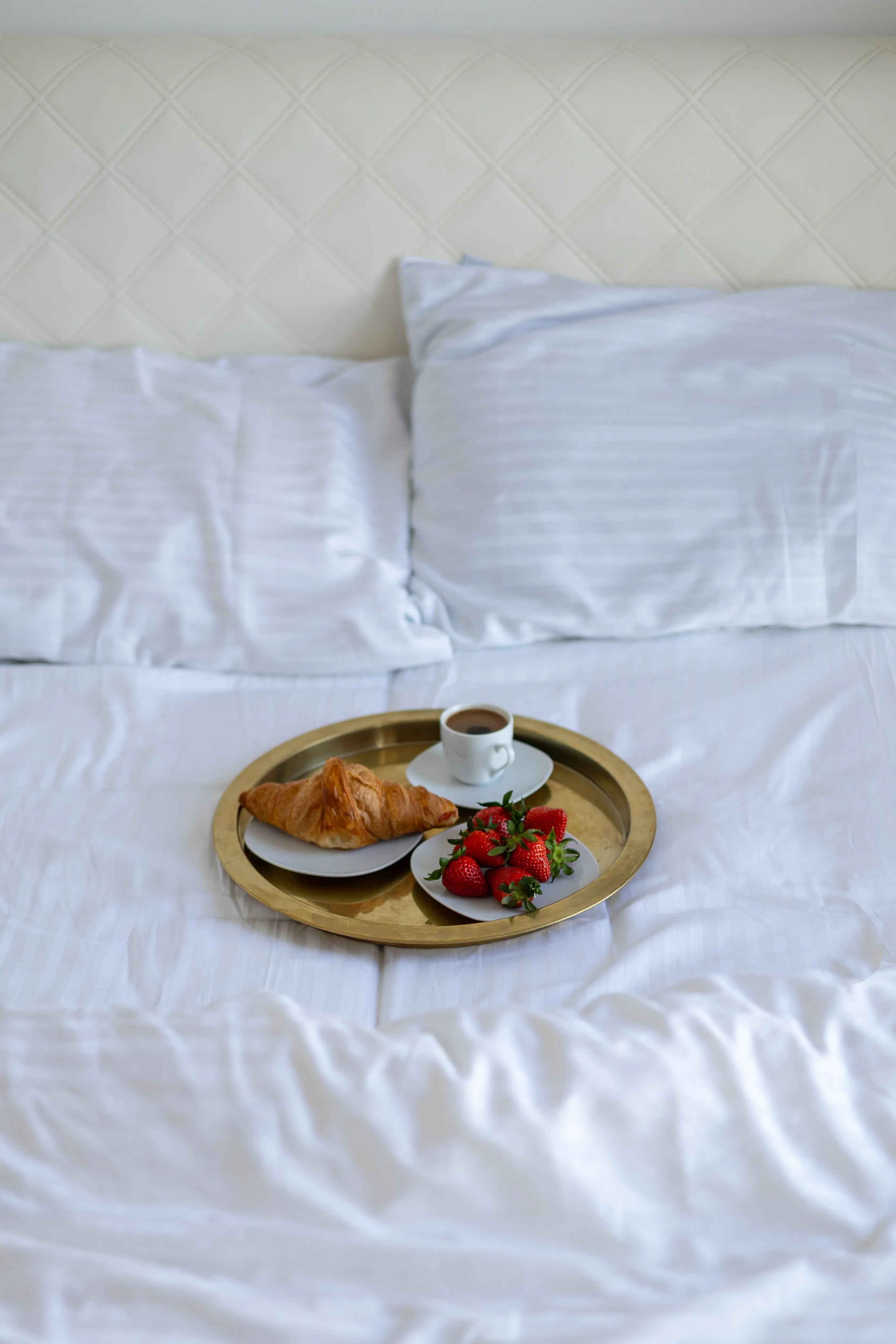 Pościel Satynowa w Paski – Biała, 100% Bawełna Turecka, 140g, Luksus Hotelowy