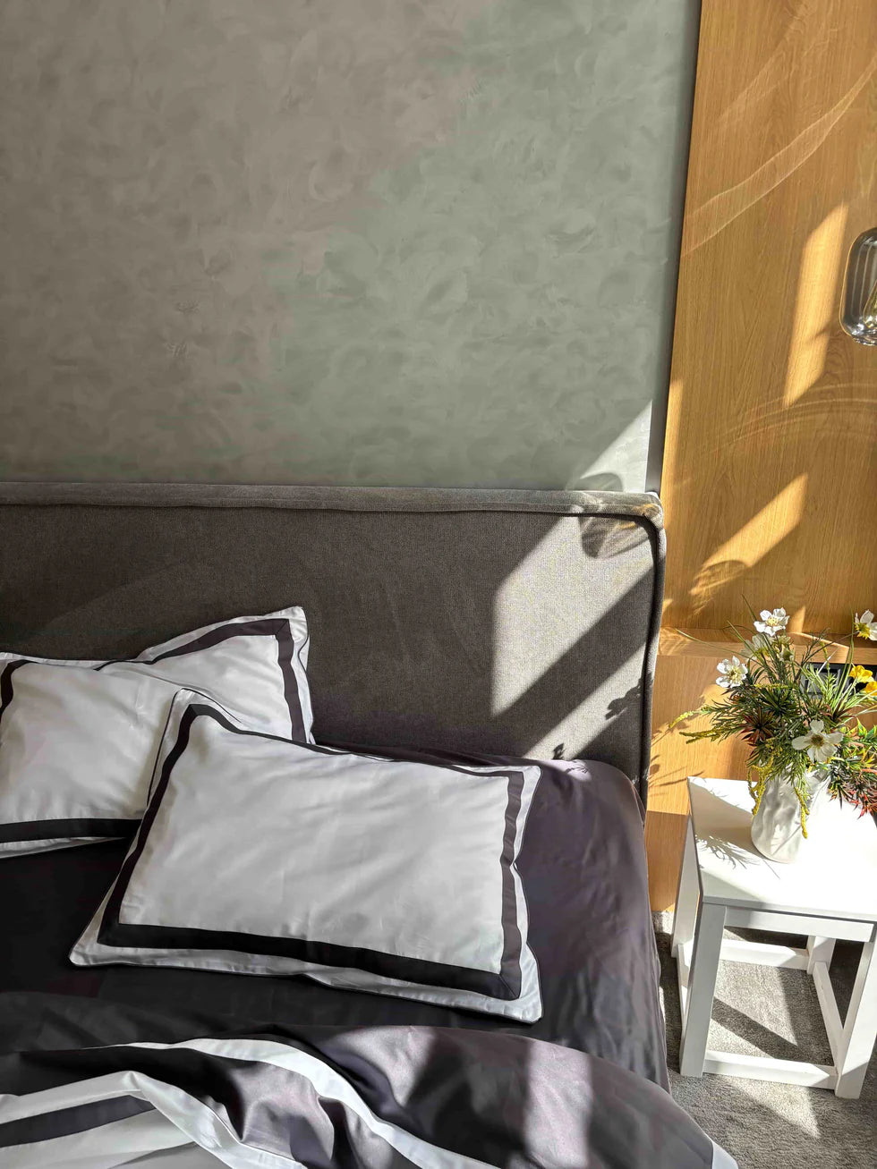 Mercerized Satin Cotton Bedding in Graphite & Cool White – 100% Turkish Cotton, 140 g/m², Oxford Finish