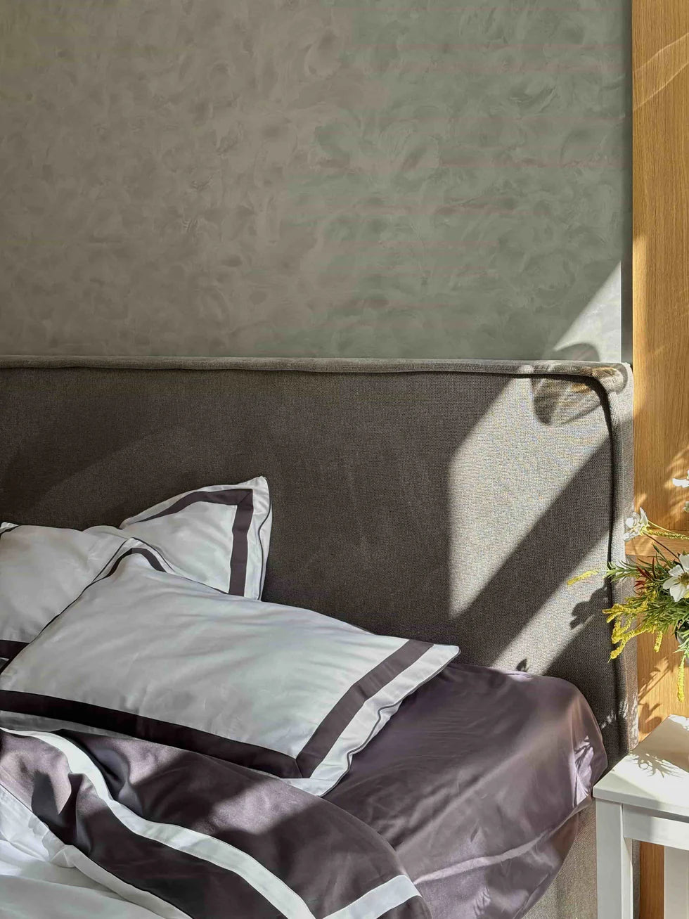 Mercerized Satin Cotton Bedding in Graphite & Cool White – 100% Turkish Cotton, 140 g/m², Oxford Finish