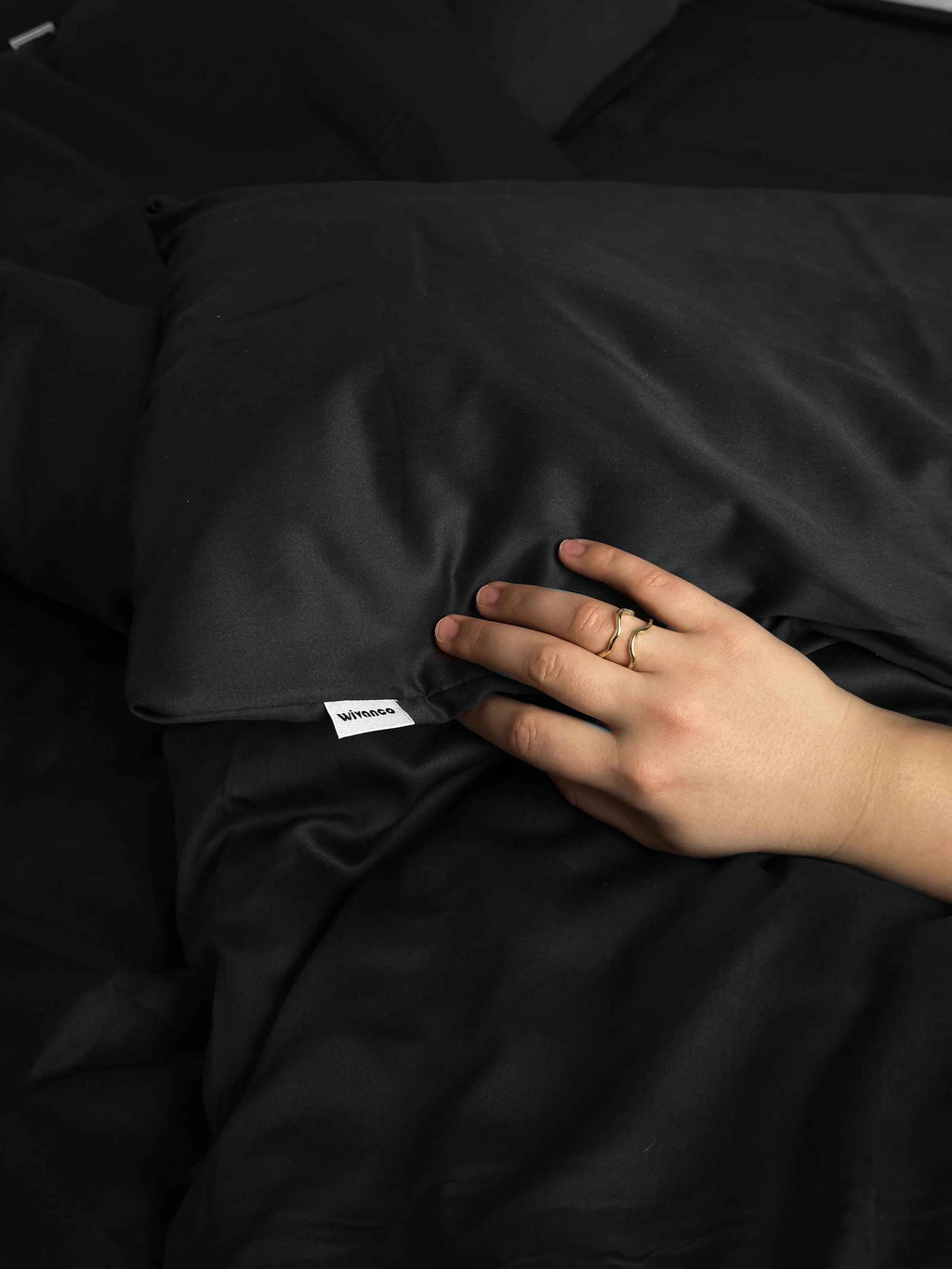 Black Satin Bedding – 100% Turkish Cotton, 140 g/m², Minimalist Elegance