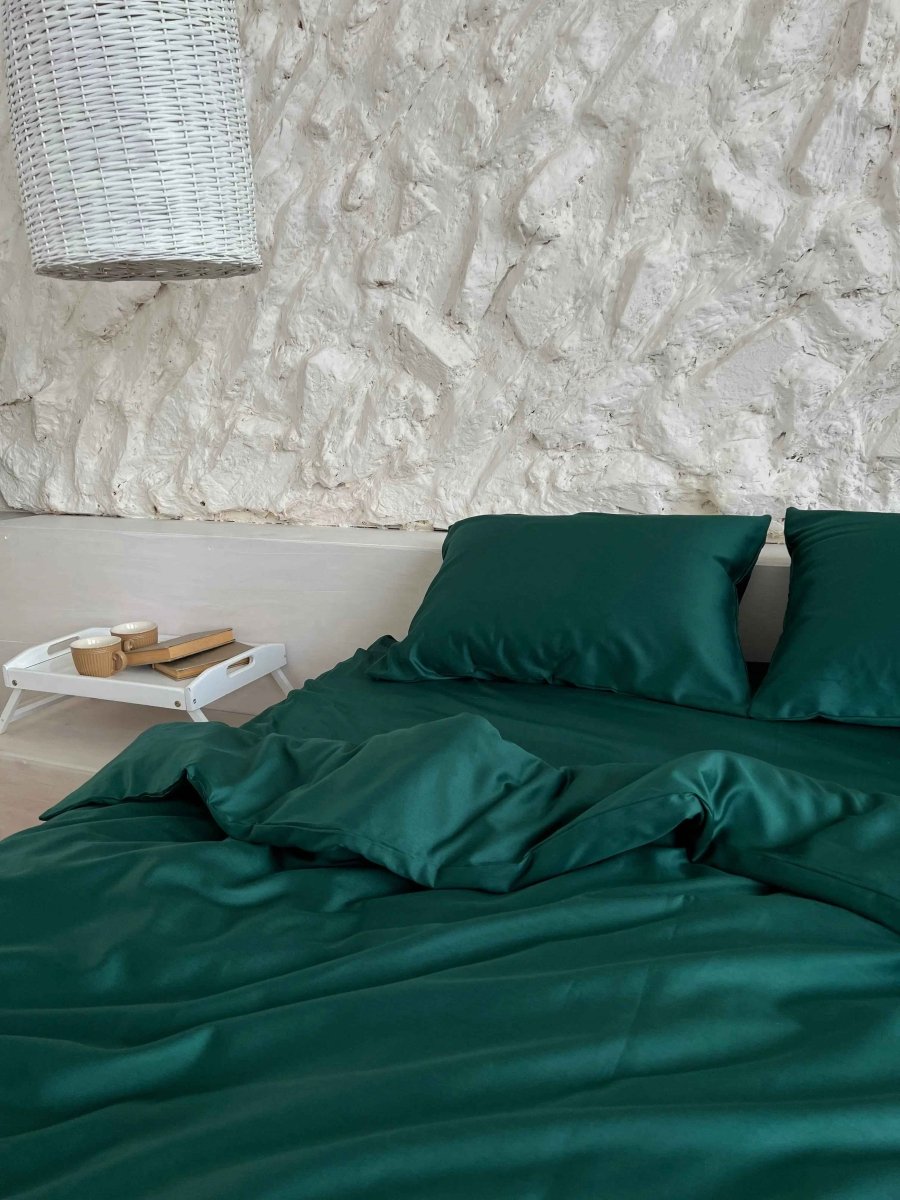 Dark Green Satin Bedding – 100% Turkish Cotton, 140g, Natural Elegance