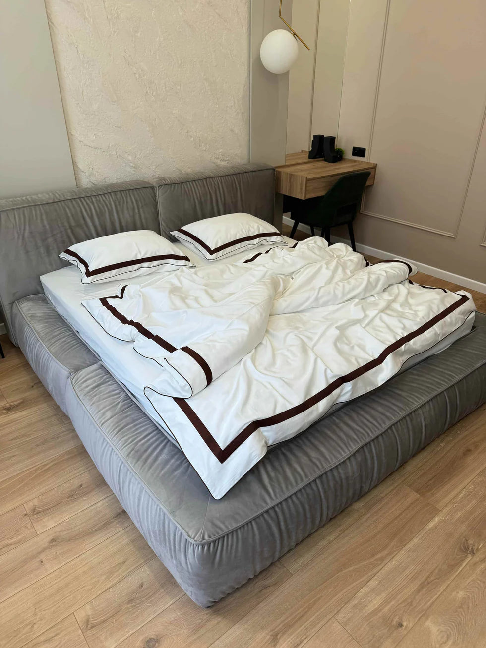 Mercerized Satin Cotton Bedding in Dark Chocolate & White – 100% Turkish Cotton, 140 g/m² Oxford Finish with Piping