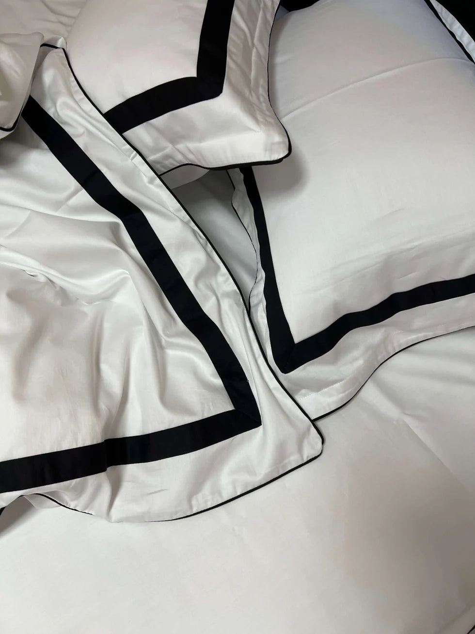 Bettwäsche aus mercerisiertem Satin – Schwarz &amp; Weiß, 100 % türkische Baumwolle, 145 g/m², Oxford-Finish, Paspelierung