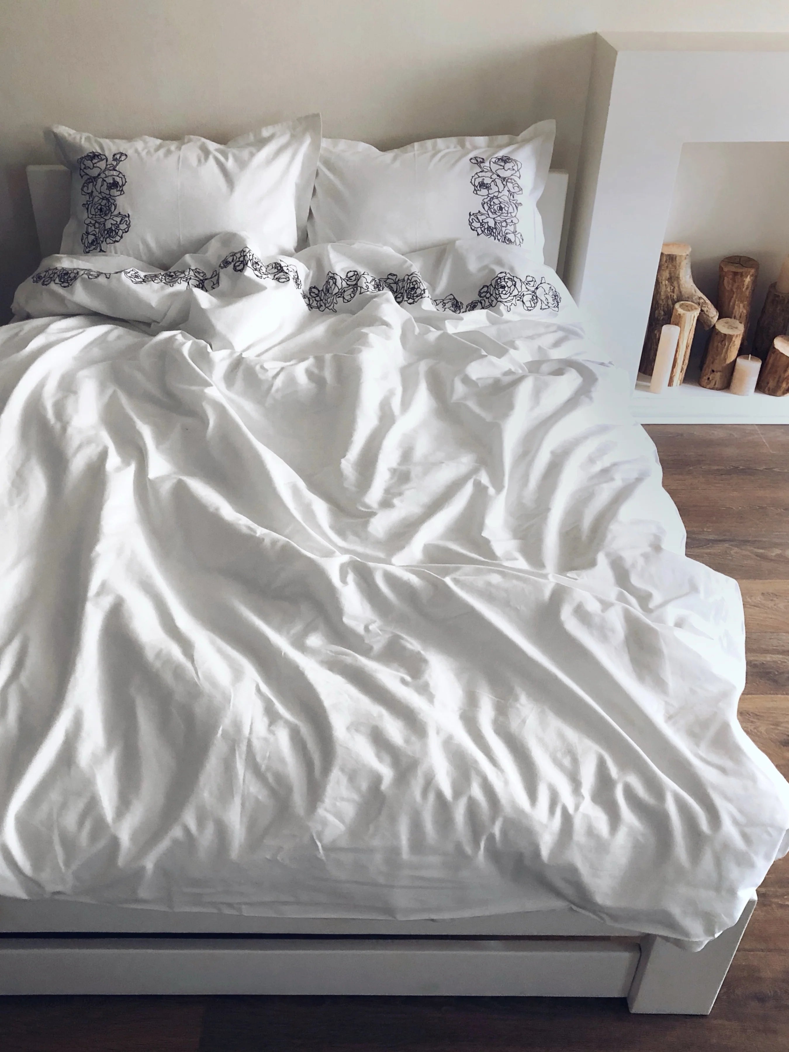 Embroidered Mercerized Turkish Cotton Satin Bedding – White with Grey Peony Embroidery, 140 g/m²