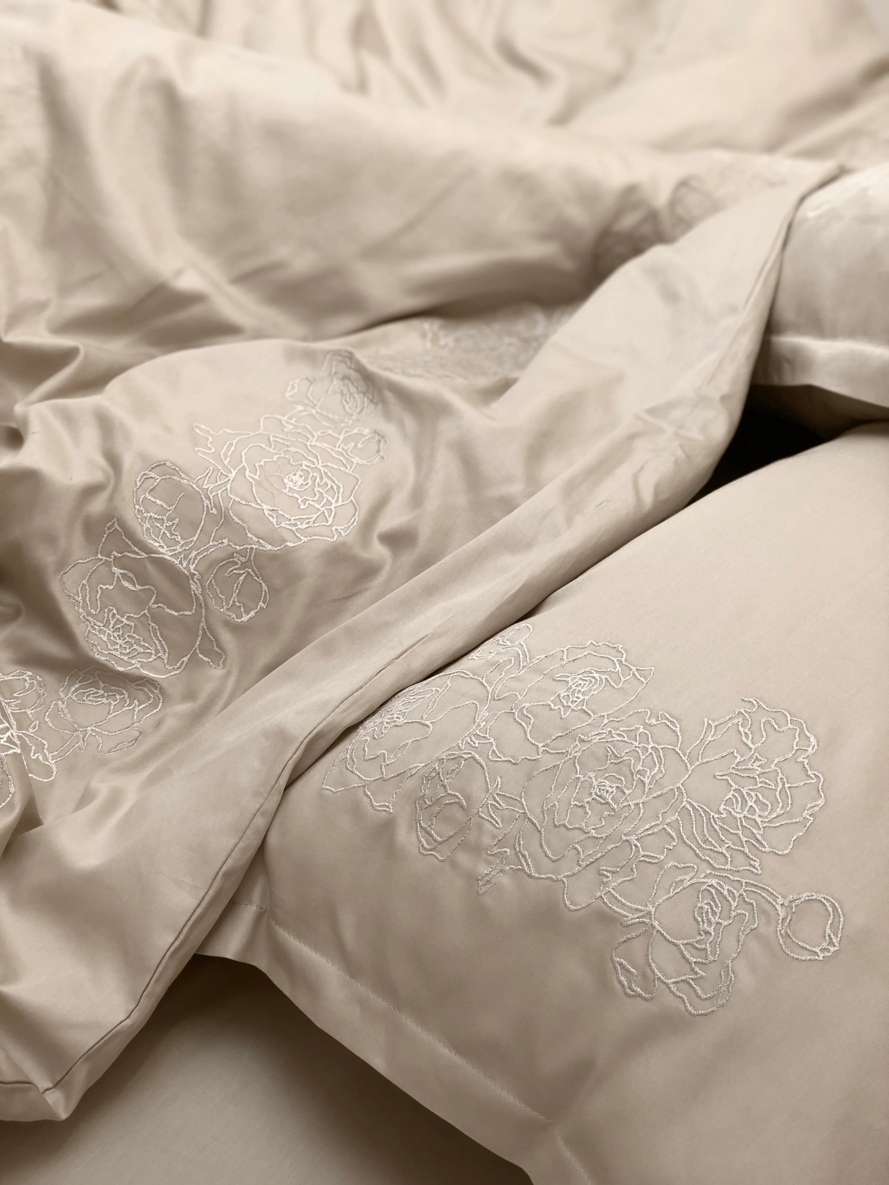 Embroidered Mercerized Turkish Cotton Satin Bedding – Latte with Peony Embroidery, 140 g/m²