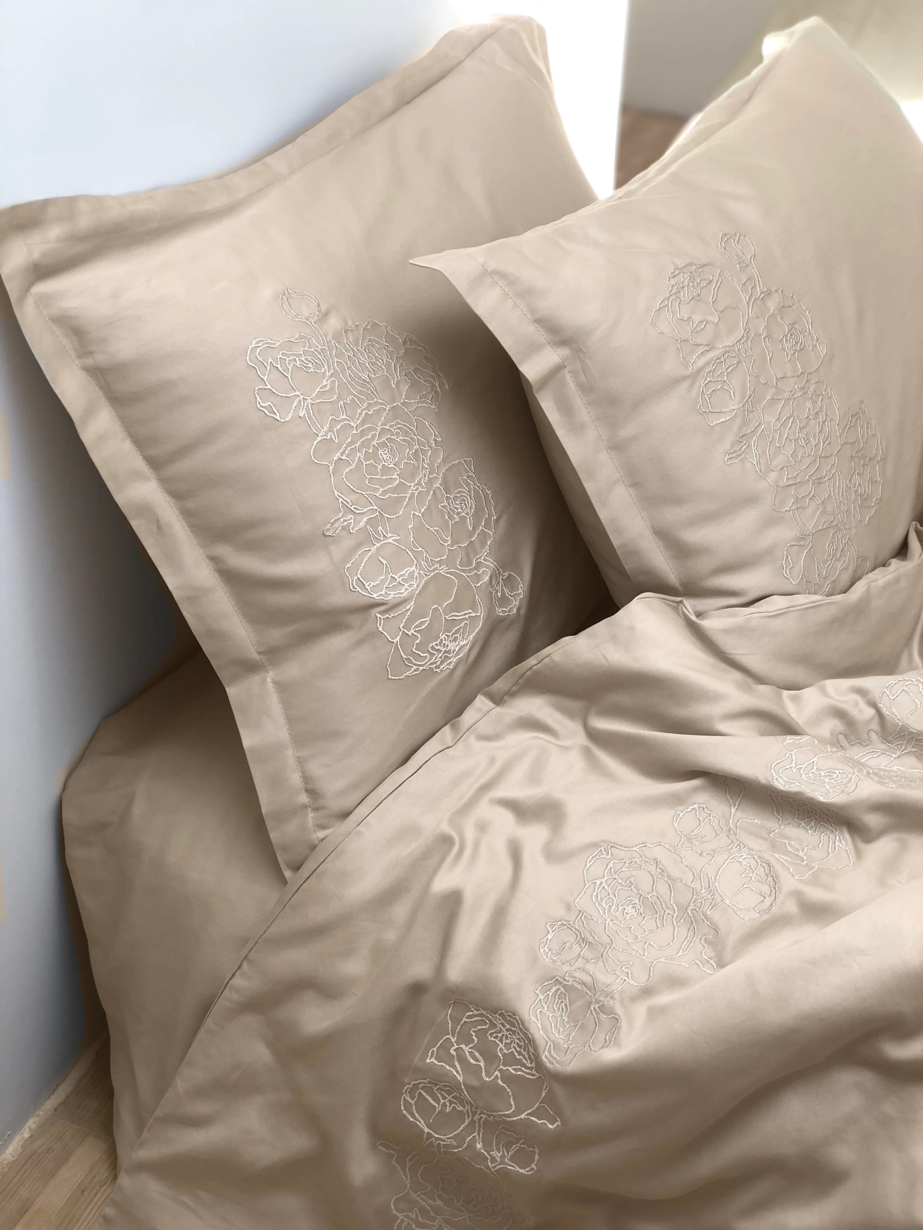 Embroidered Mercerized Turkish Cotton Satin Bedding – Latte with Peony Embroidery, 140 g/m²