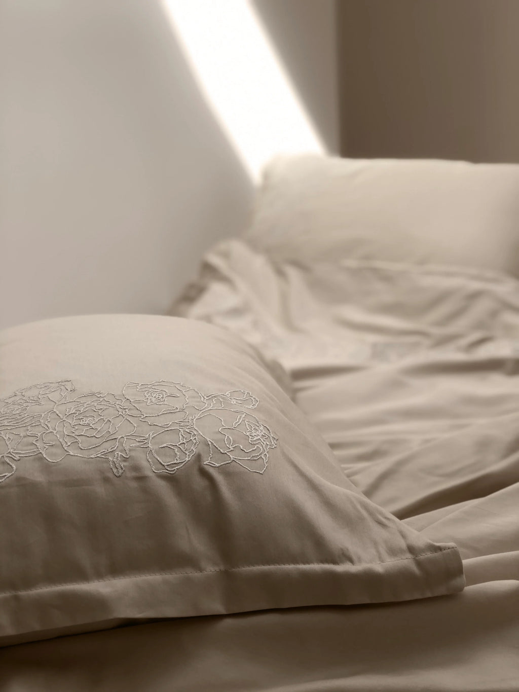 Embroidered Mercerized Turkish Cotton Satin Bedding – Latte with Peony Embroidery, 140 g/m²