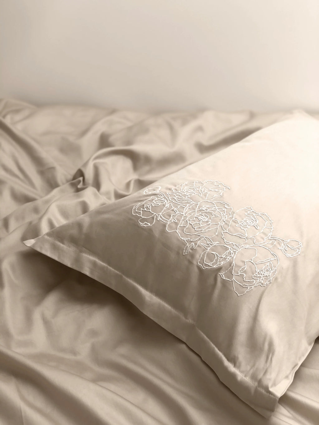 Embroidered Mercerized Turkish Cotton Satin Bedding – Latte with Peony Embroidery, 140 g/m²