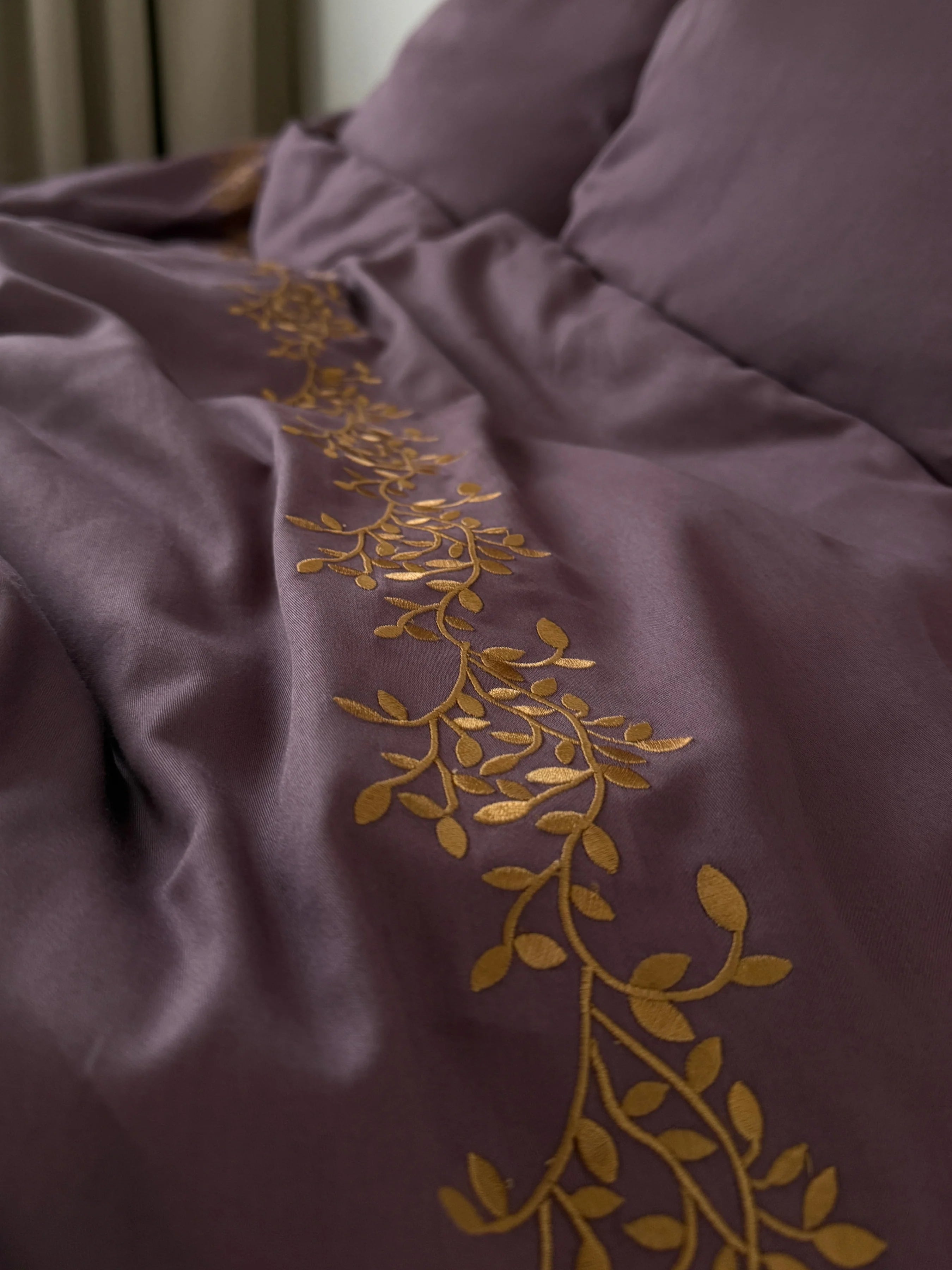 Embroidered Mercerized Turkish Cotton Satin Bedding – Plum with Branch Embroidery, 140 g/m²