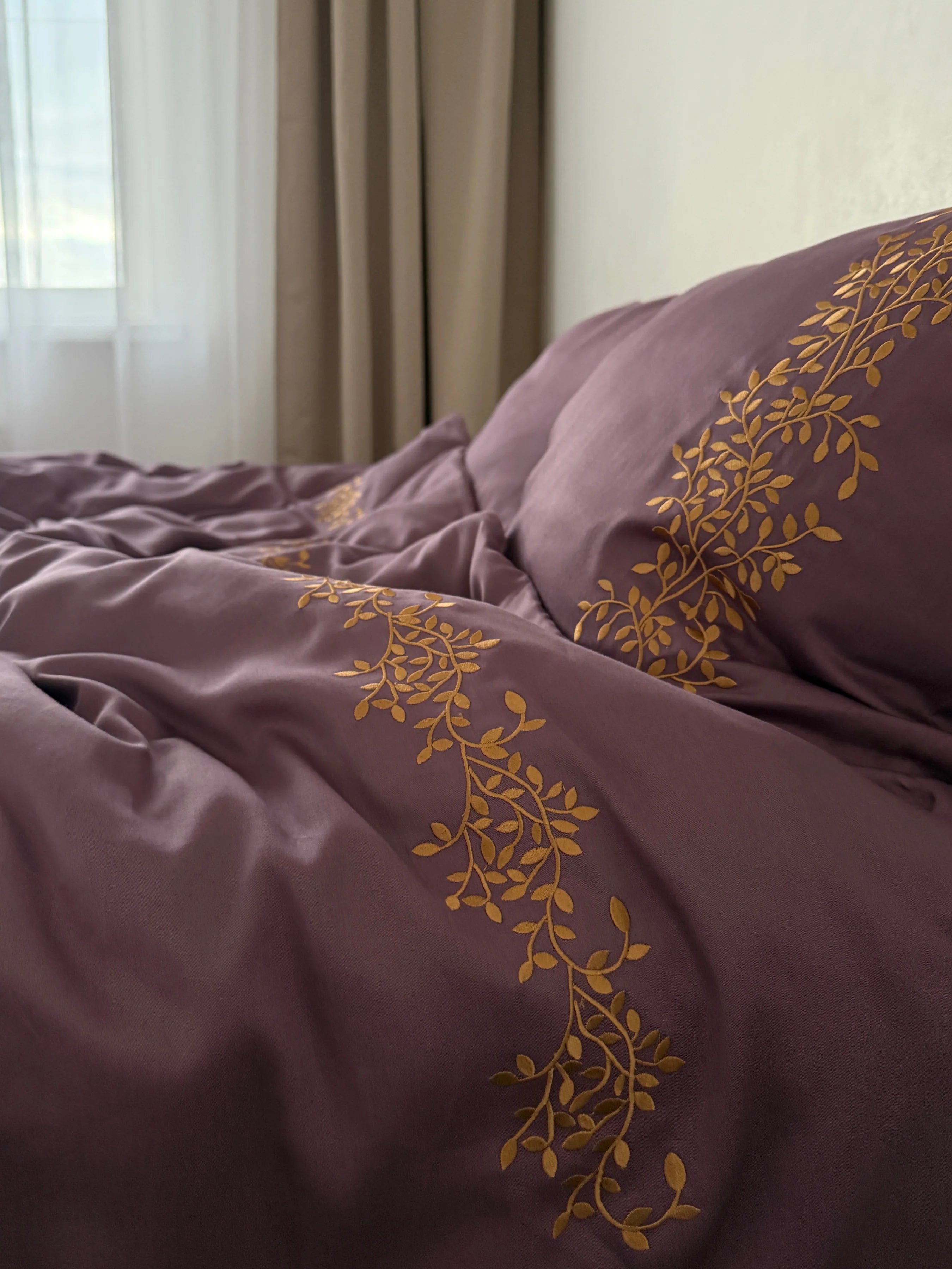 Embroidered Mercerized Turkish Cotton Satin Bedding – Plum with Branch Embroidery, 140 g/m²