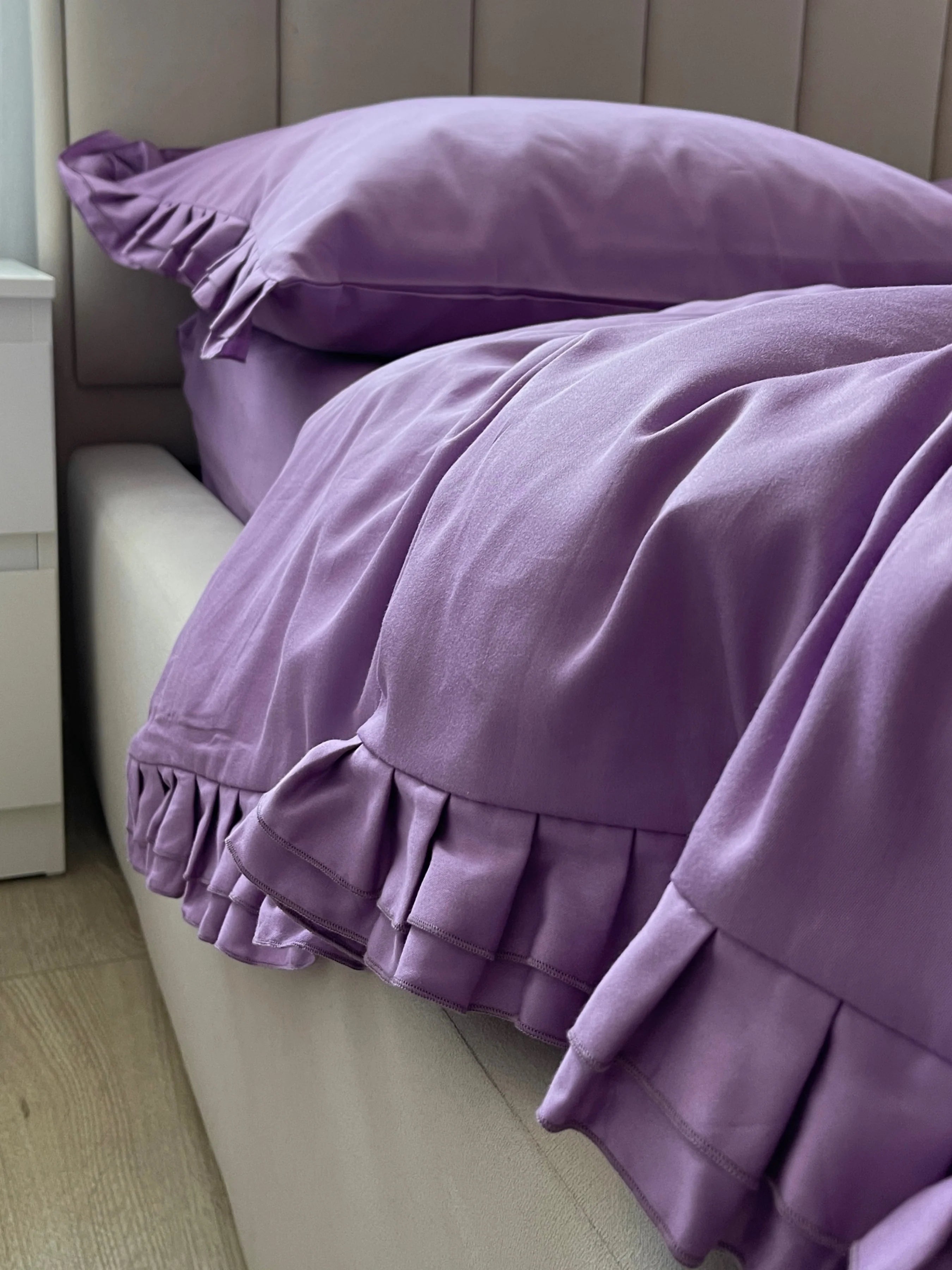 Satin Bedding Made from Mercerized Turkish Cotton in Lilac with Ruffle – 140 g/m²