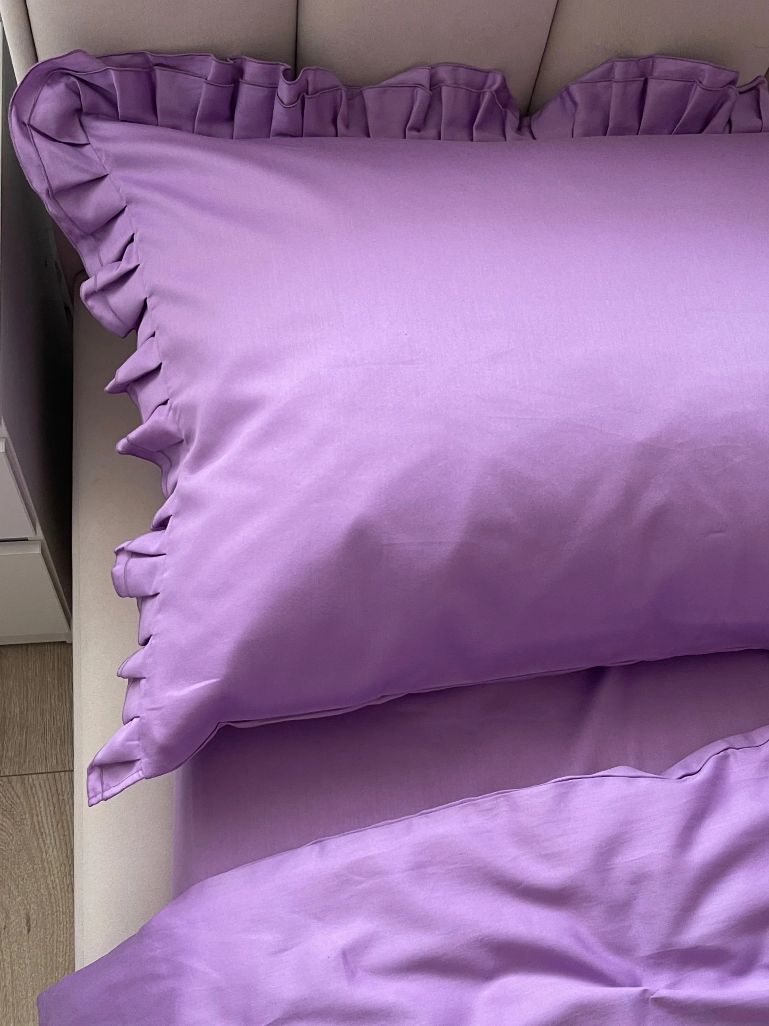Satin Bedding Made from Mercerized Turkish Cotton in Lilac with Ruffle – 140 g/m²