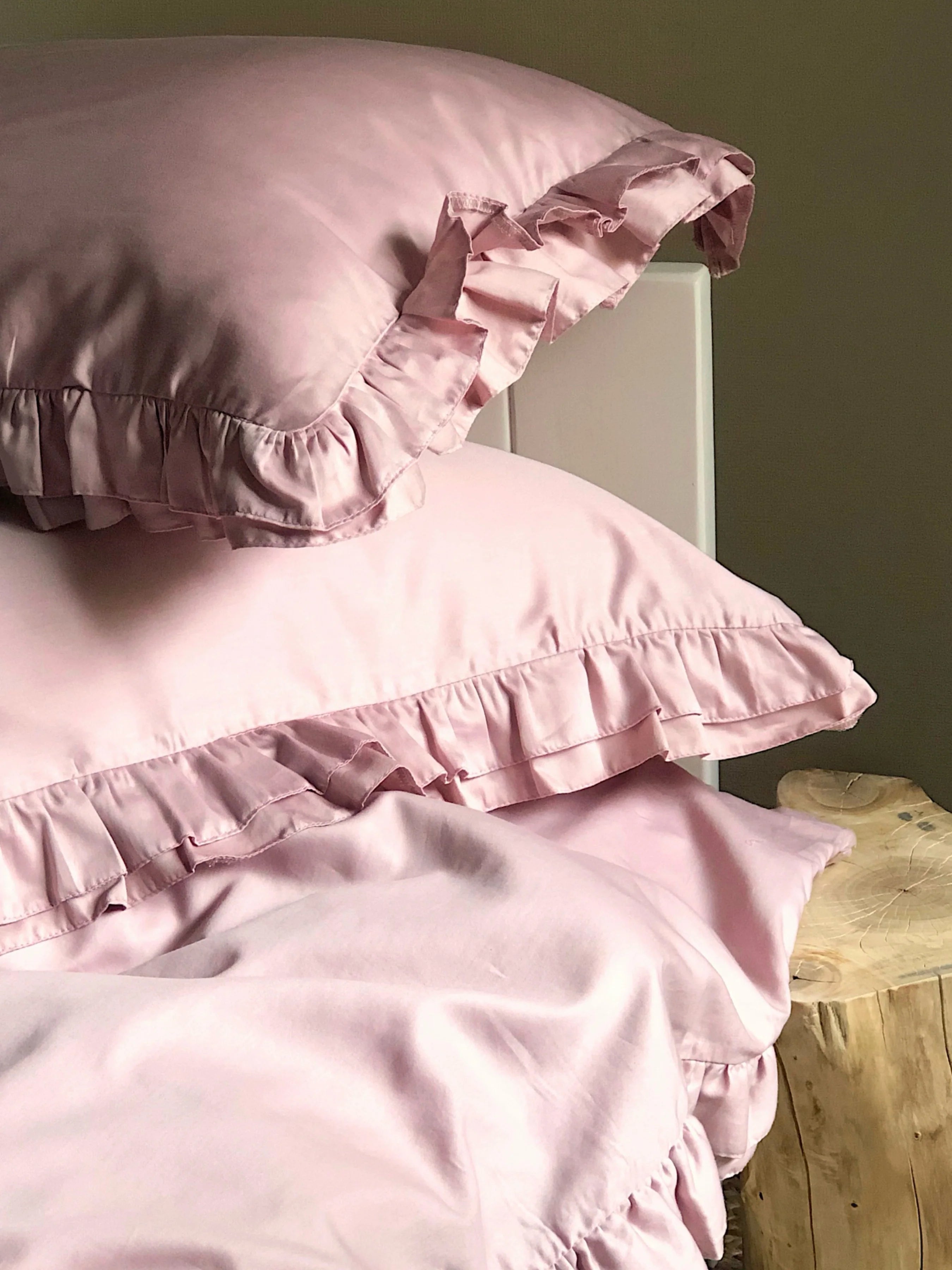 Satin Bedding Made from Mercerized Turkish Cotton in Pink with Ruffle – 140 g/m²