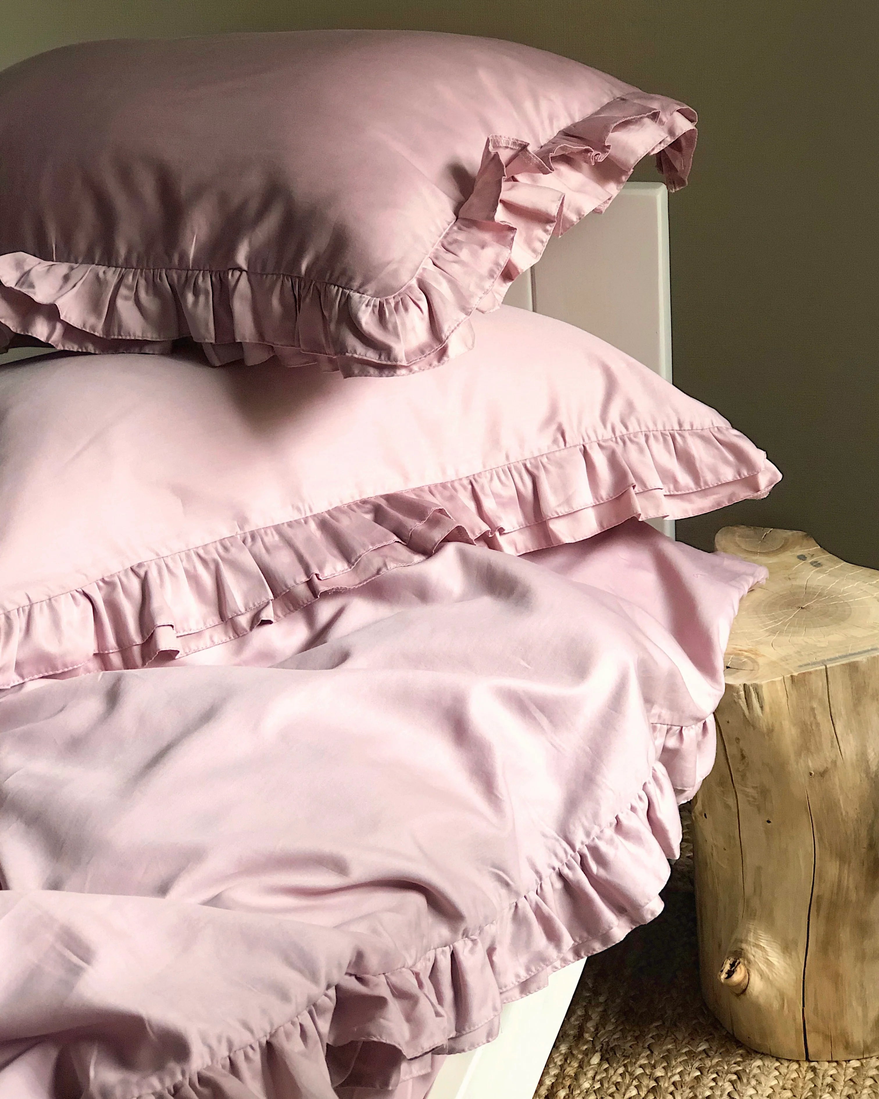 Satin Bedding Made from Mercerized Turkish Cotton in Pink with Ruffle – 140 g/m²