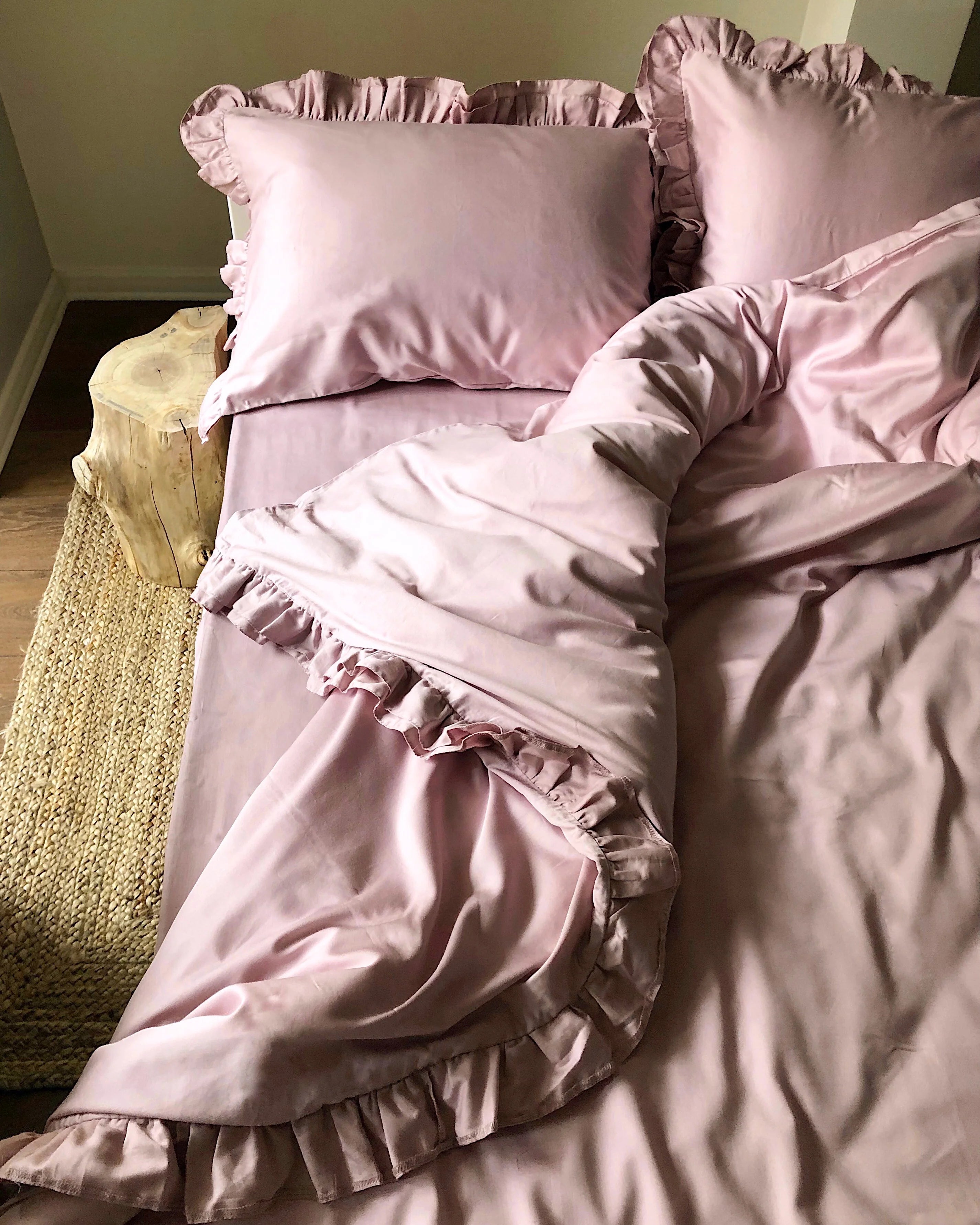 Satin Bedding Made from Mercerized Turkish Cotton in Pink with Ruffle – 140 g/m²