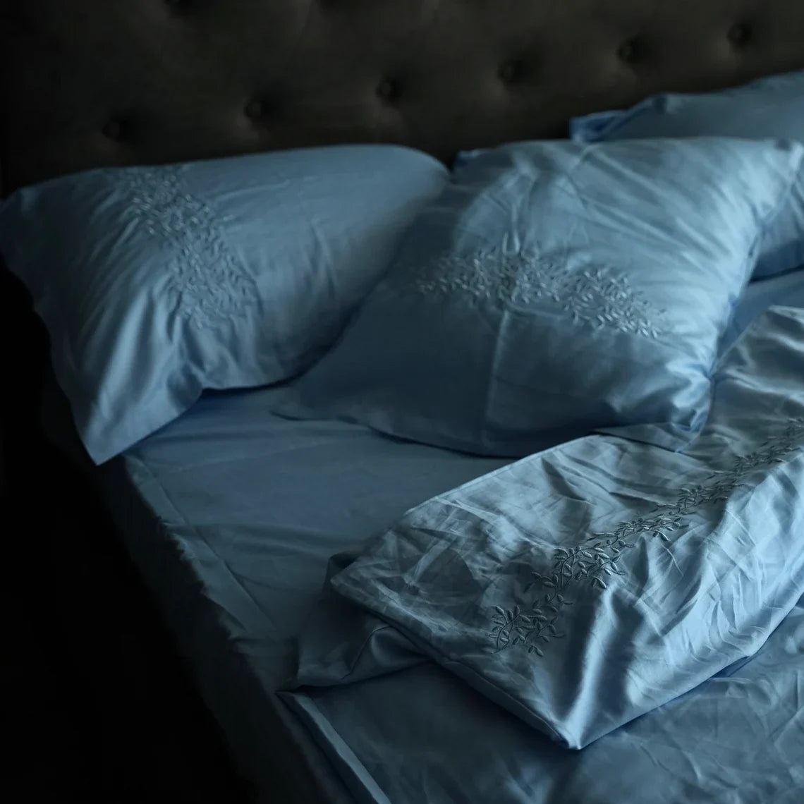 Embroidered Mercerized Turkish Cotton Satin Bedding – Light Blue with Branch Embroidery, 140 g/m²