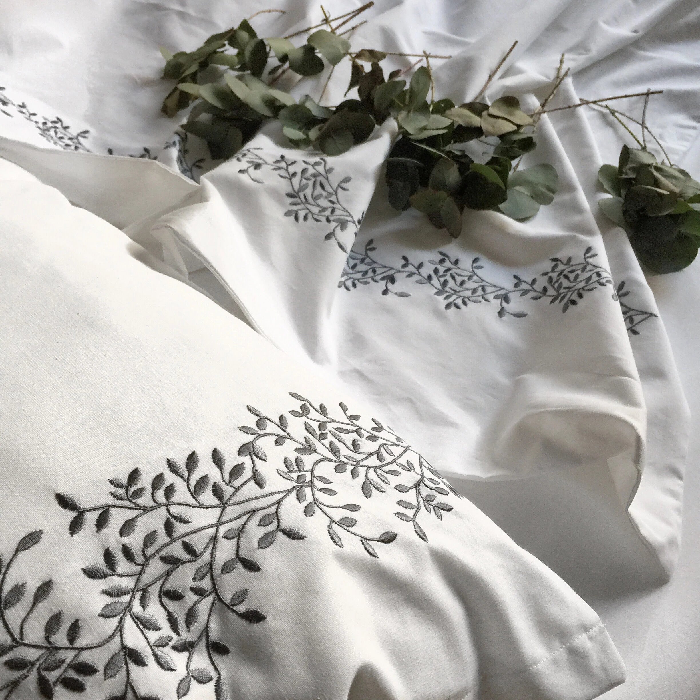 Embroidered Mercerized Turkish Cotton Satin Bedding – White with Grey Branch Embroidery, 140 g/m²