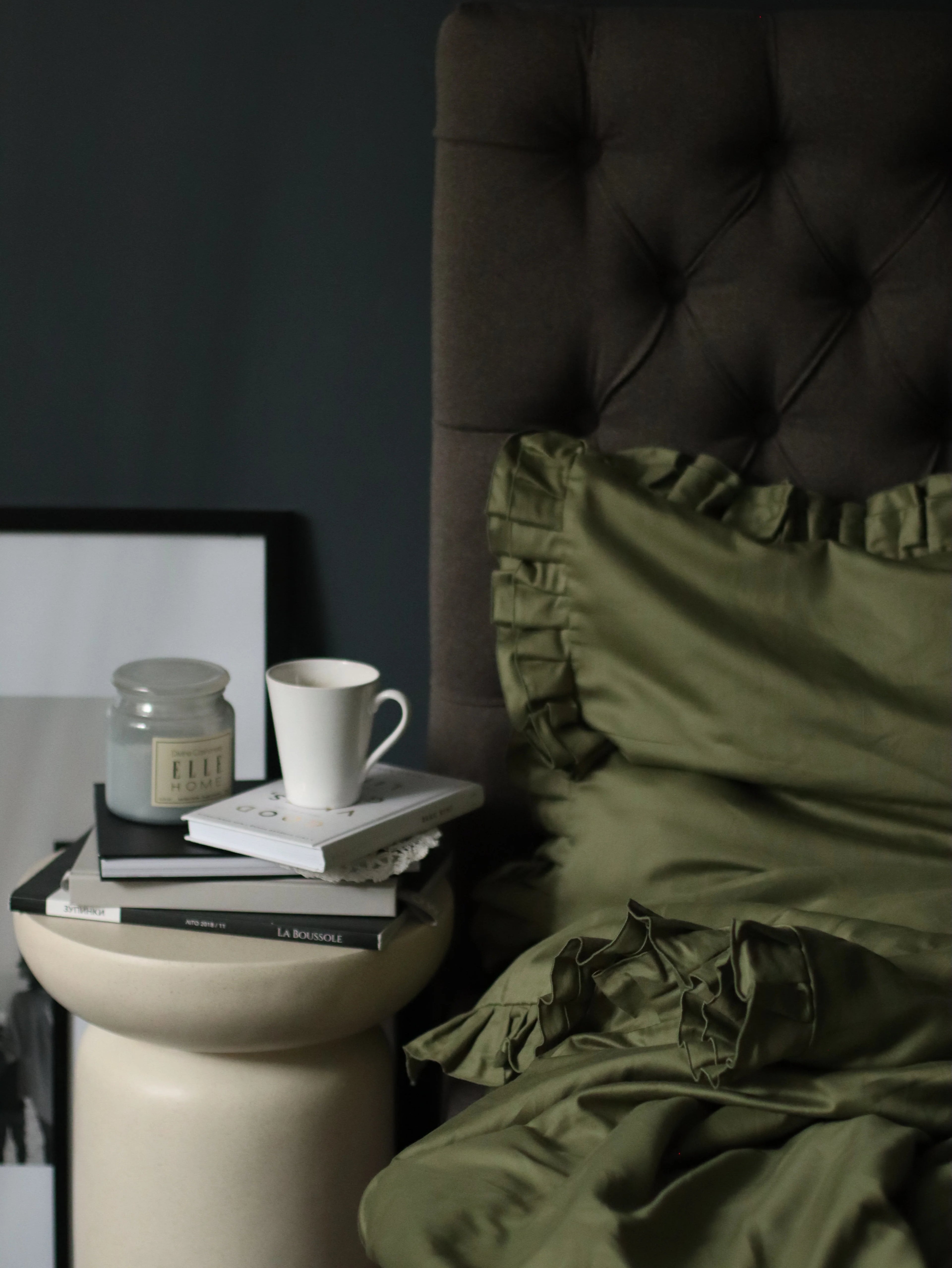 Satin Bedding Made from Mercerized Turkish Cotton in Olive Green with Ruffle – 140 g/m²