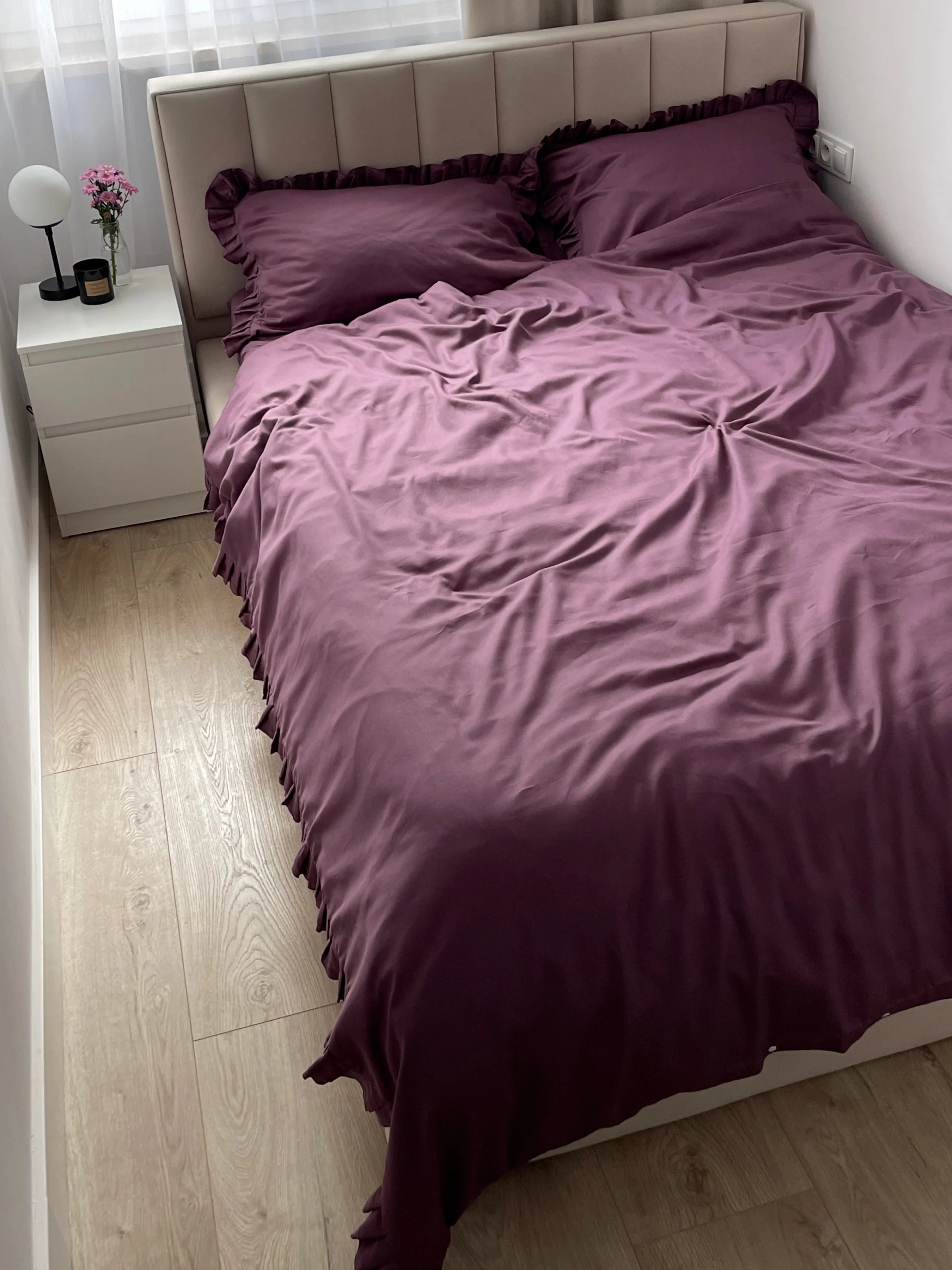 Satin Bedding Made from Mercerized Turkish Cotton in Plum with Ruffle – 140 g/m²
