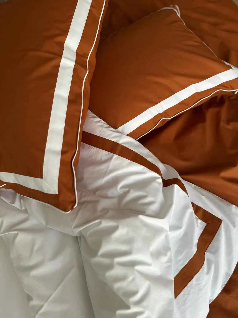 Mercerized Satin Cotton Bedding in Orange & White – 100% Turkish Cotton, 140 g/m², Oxford Finish with Piping