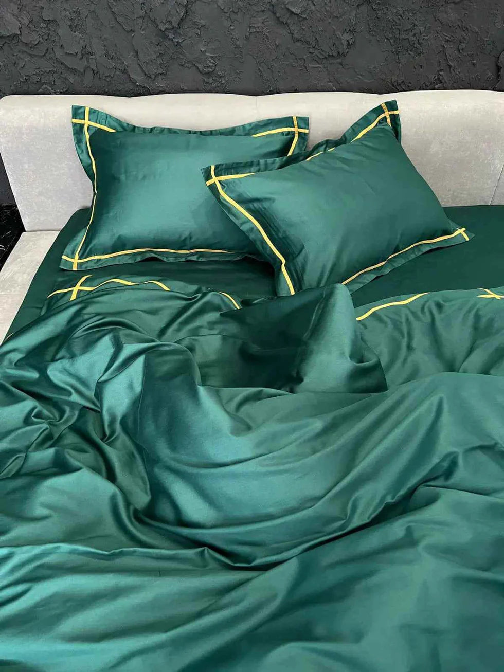 Mercerized Satin Cotton Bedding in Bottle Green & Gold – 100% Turkish Cotton, 140 g/m², Line Oxford Finish
