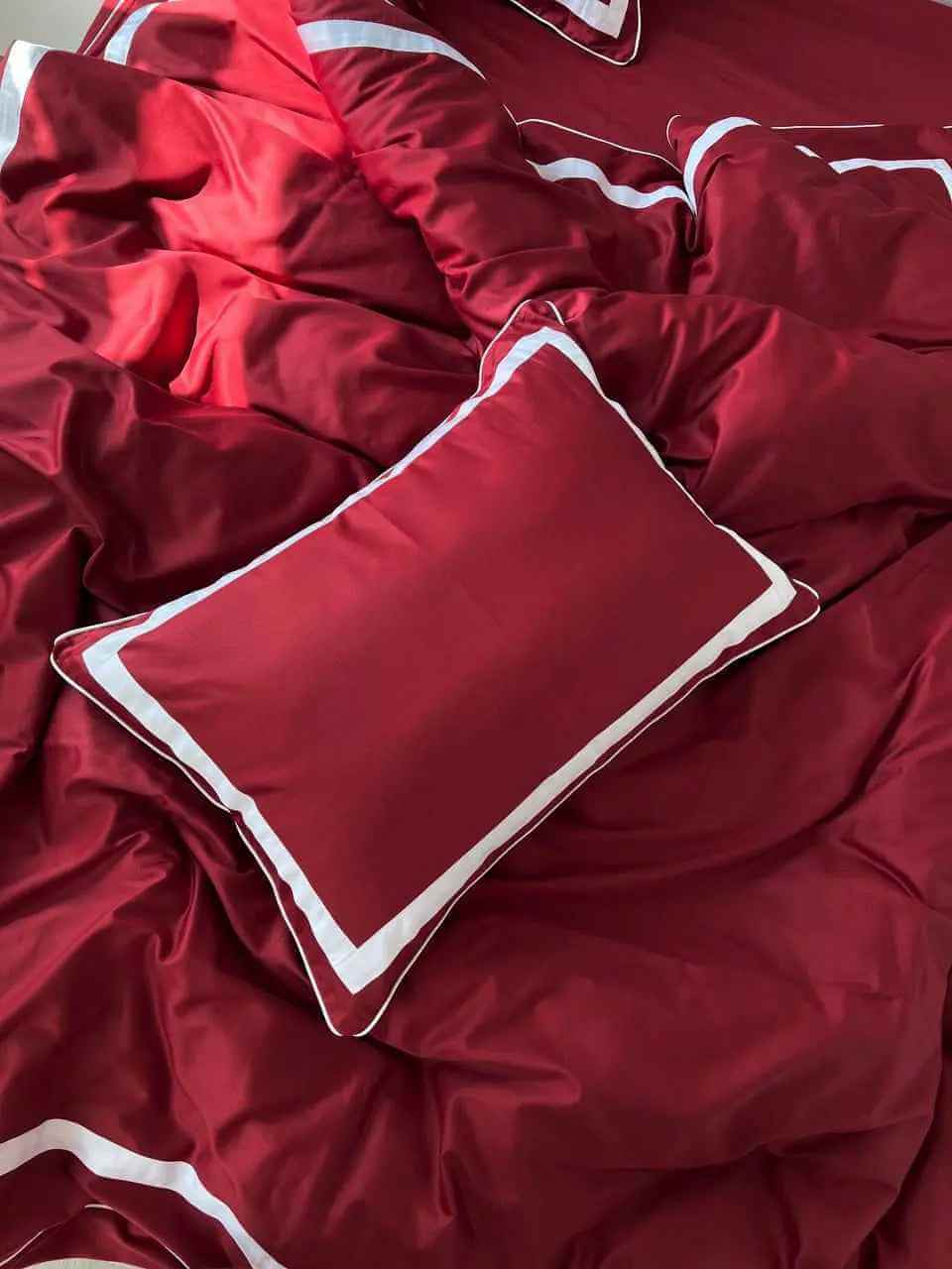 Mercerized Satin Cotton Bedding in Rose Red & White – 100% Turkish Cotton, 140 g/m², Oxford Finish with Piping