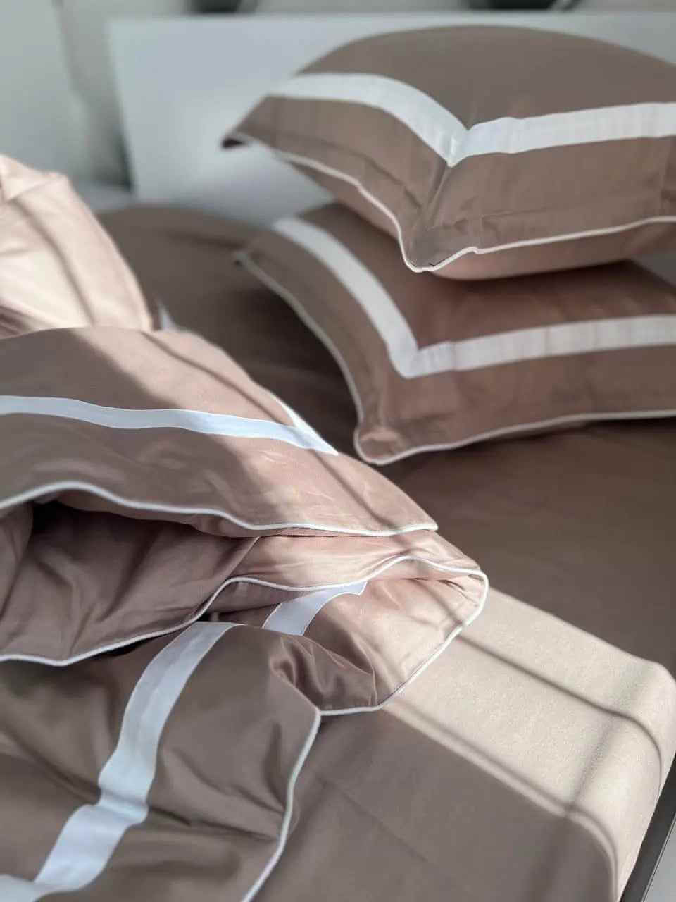 Mercerized Satin Cotton Bedding in Cocoa & White – 100% Turkish Cotton, 140 g/m², Oxford Finish with Piping