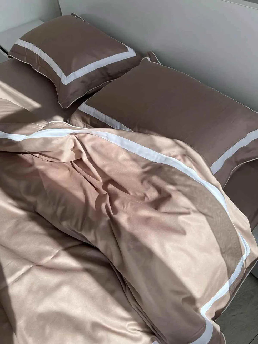 Mercerized Satin Cotton Bedding in Cocoa & White – 100% Turkish Cotton, 140 g/m², Oxford Finish with Piping