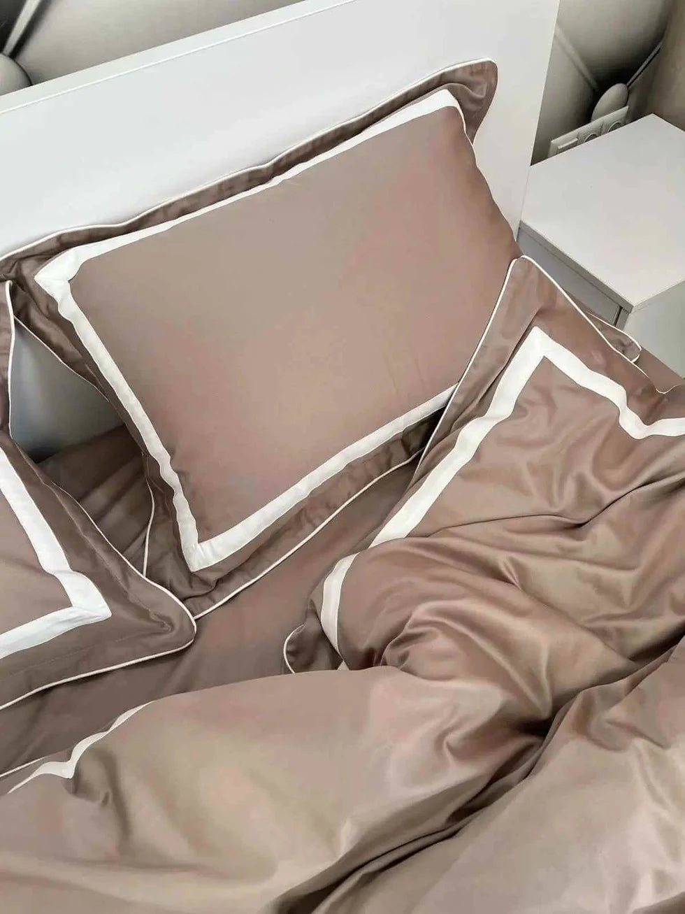 Mercerized Satin Cotton Bedding in Cocoa & White – 100% Turkish Cotton, 140 g/m², Oxford Finish with Piping