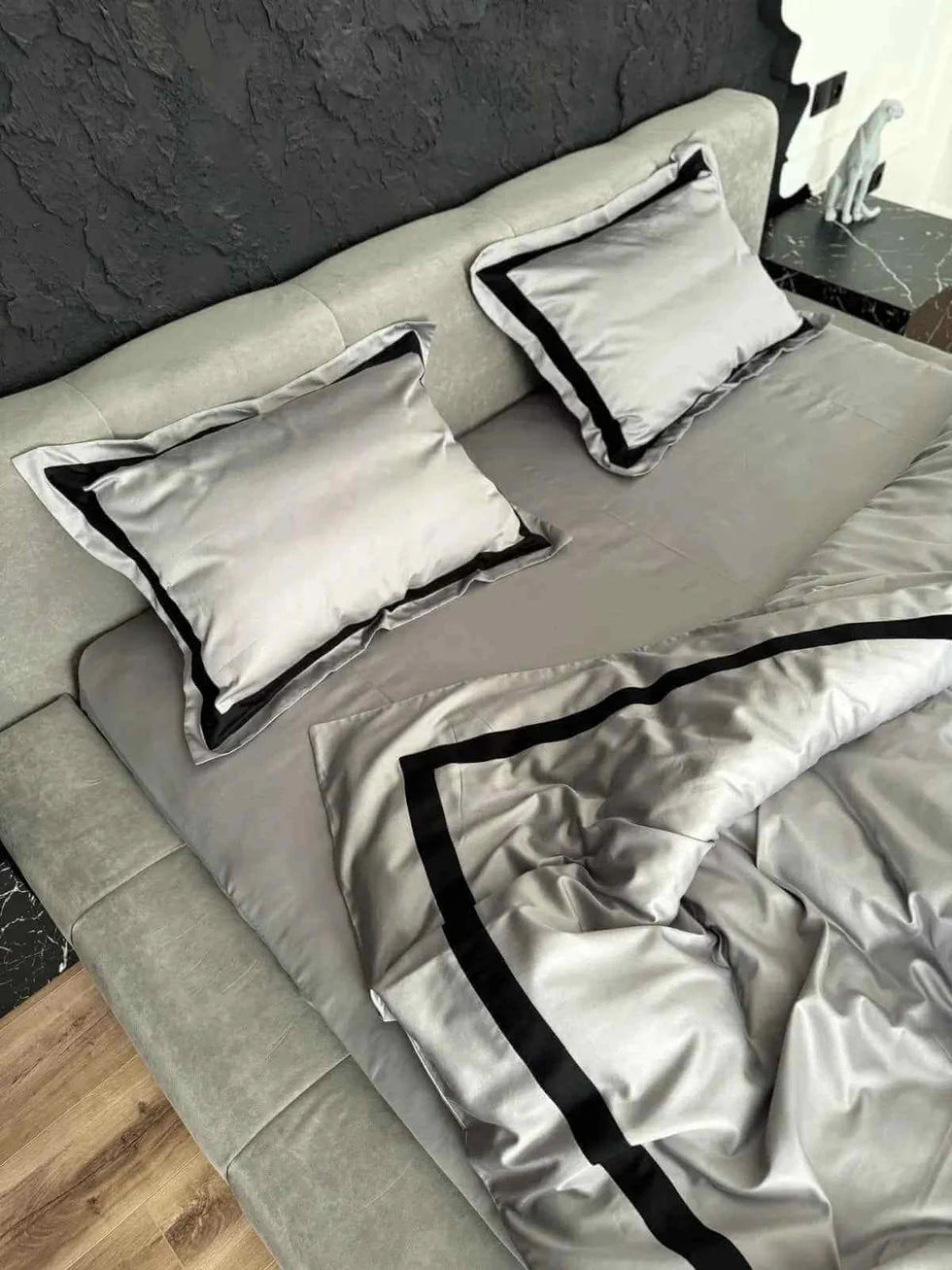 Mercerized Satin Cotton Bedding in Silver Grey & Black – 100% Turkish Cotton, 140 g/m² Oxford Finish