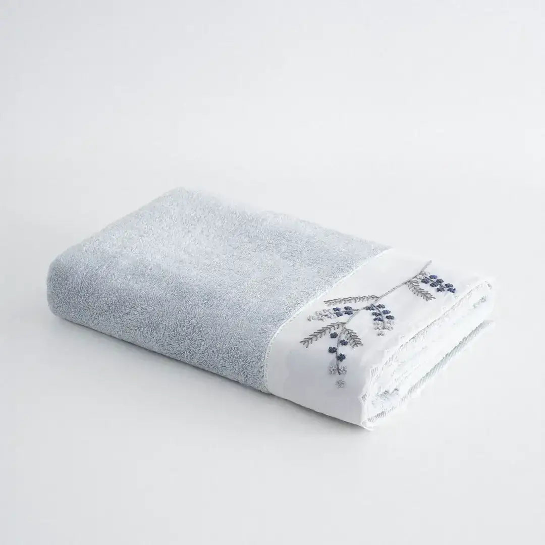 Derin Badetuch-Set (2-teilig) – Damen, 100 % Bio-Baumwolle, handbestickt, Hellblau