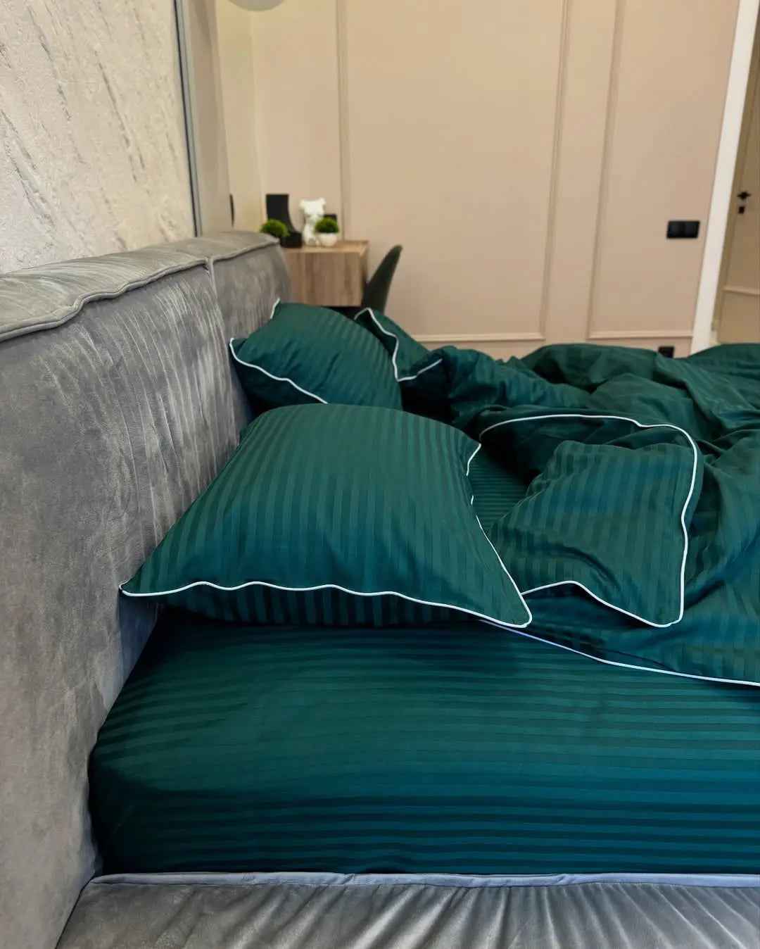 Mercerized Satin Cotton Bedding in Bottle Green Stripes with White Piping – 100% Turkish Cotton, 140 g/m²