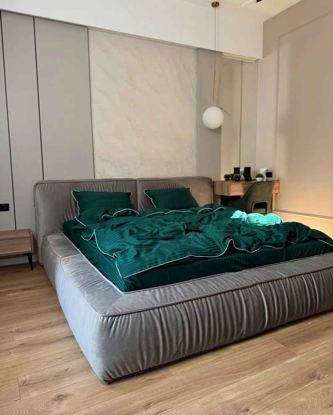 Mercerized Satin Cotton Bedding in Bottle Green Stripes with White Piping – 100% Turkish Cotton, 140 g/m²