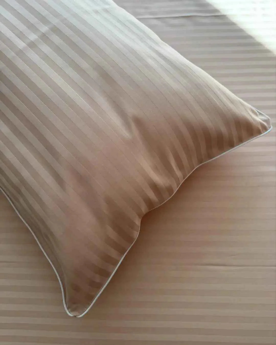 Mercerized Satin Cotton Bedding in Nude Stripes with White Piping – 100% Turkish Cotton, 140 g/m²